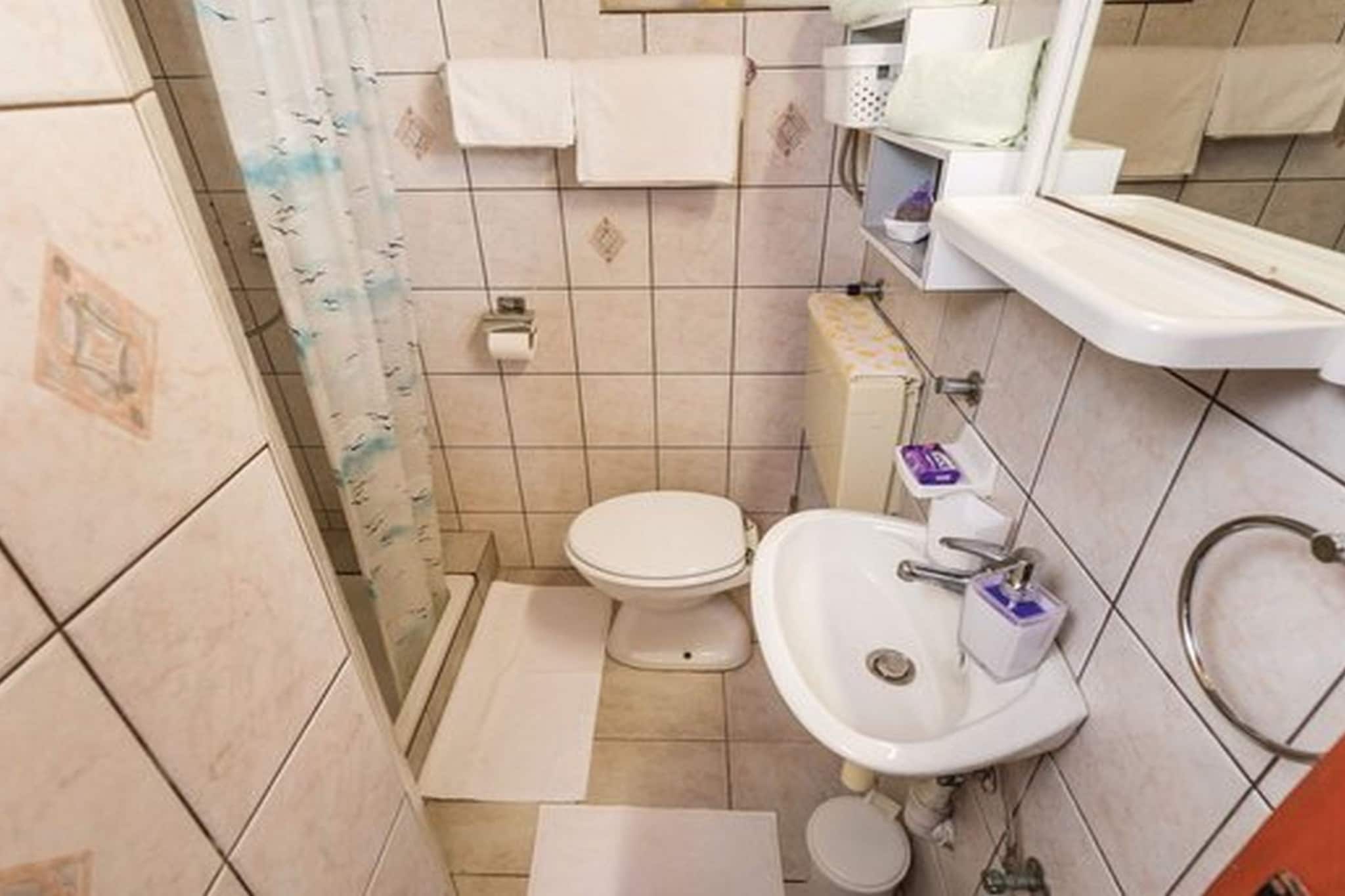 Charming One Bedroom Apartment Povljana - One Bedroom Apartment-Badkamer