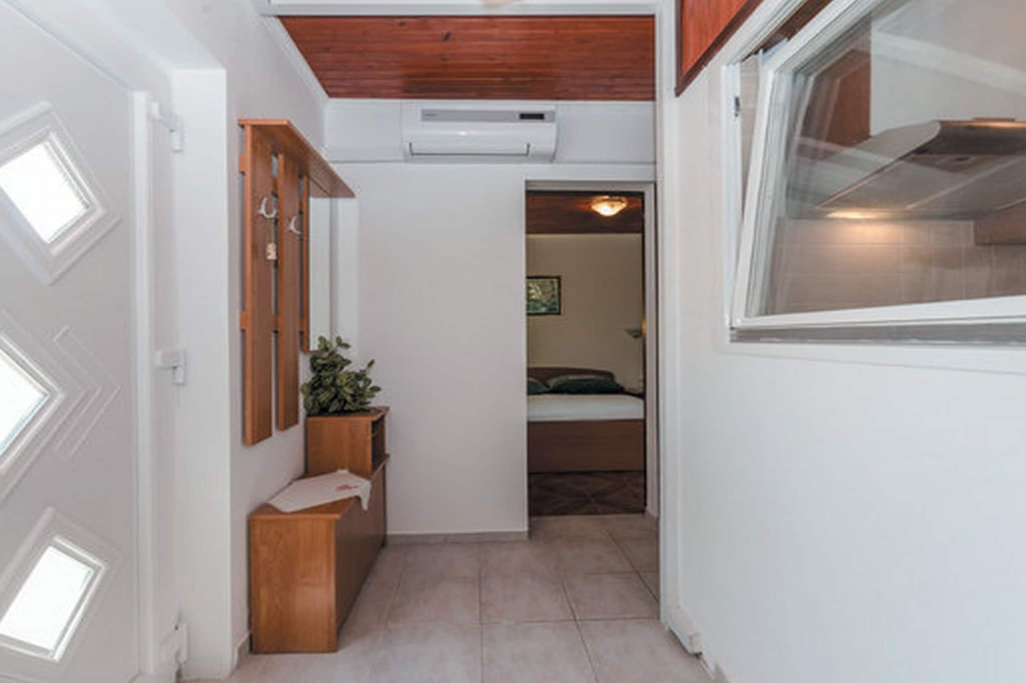 Charming One Bedroom Apartment Povljana - One Bedroom Apartment-Binnen