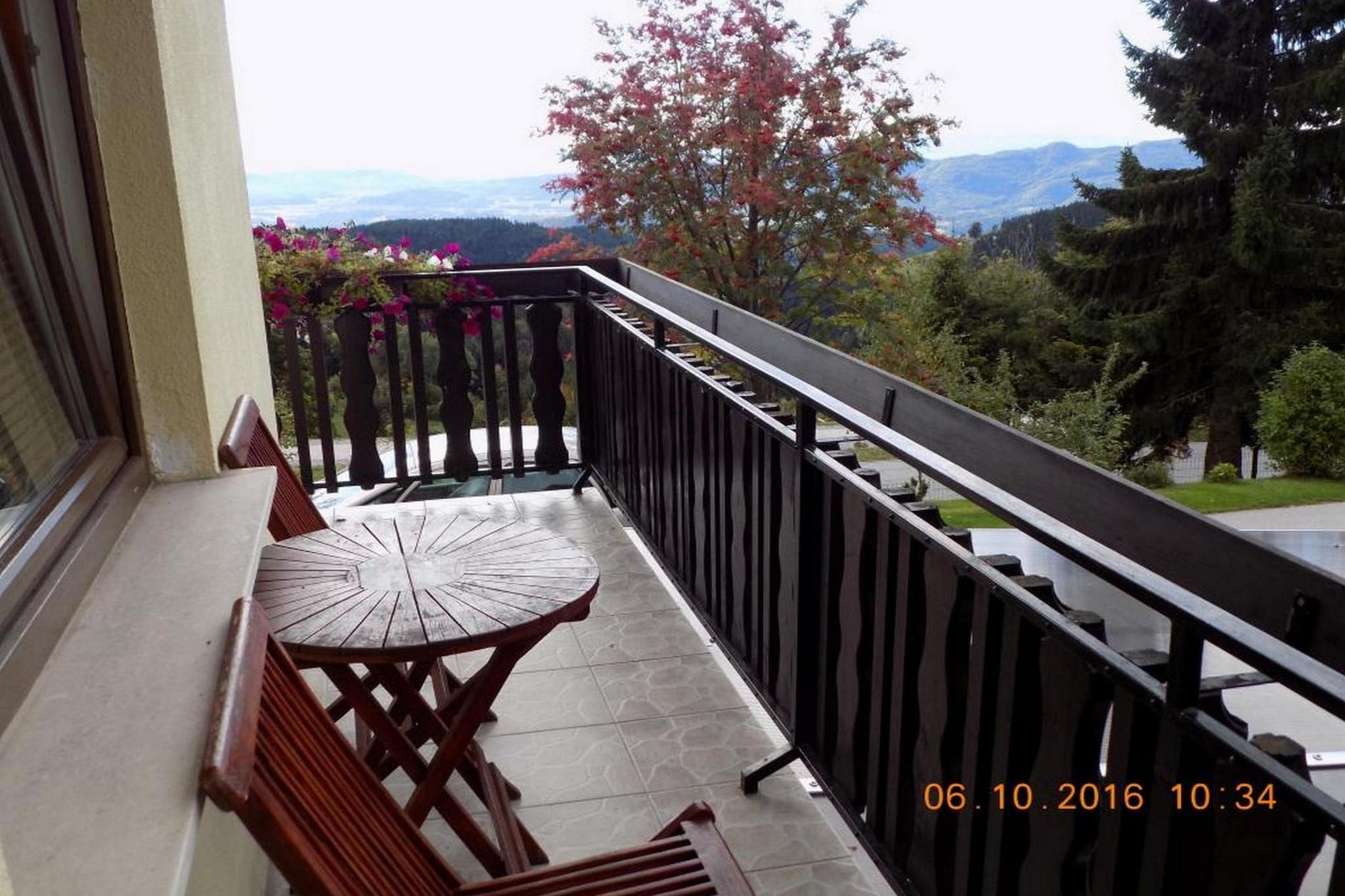 Comfortable Zreče Apartment with Playground and Private Parking, Ideal for Families - One Bedroom Apartment-Terrasbalkon