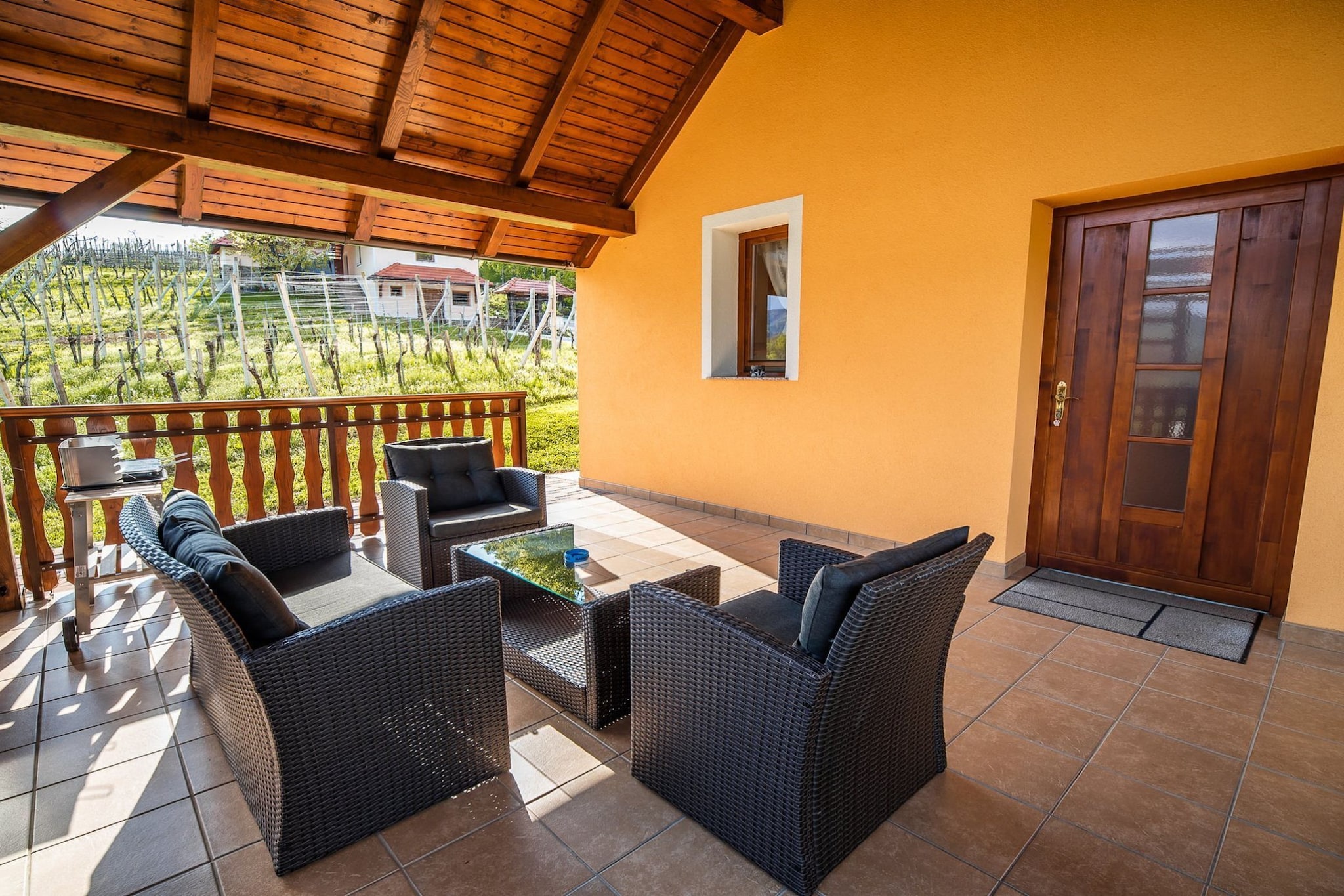 Golden Horizon Holiday Home with Terrace and Garden - One Bedroom Holiday Home with Terrace and Garden-Terrasbalkon