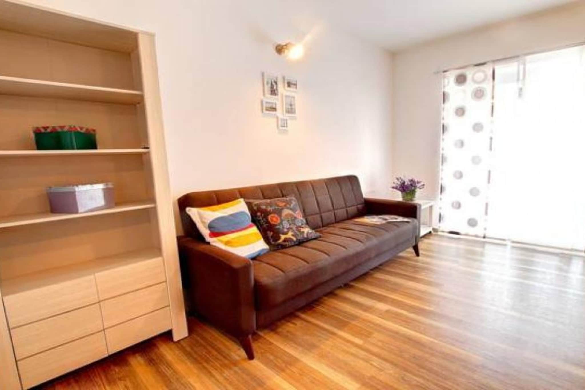 Stylish Retreat with BBQ and Modern Amenities near Terme - Three Bedroom Apartment