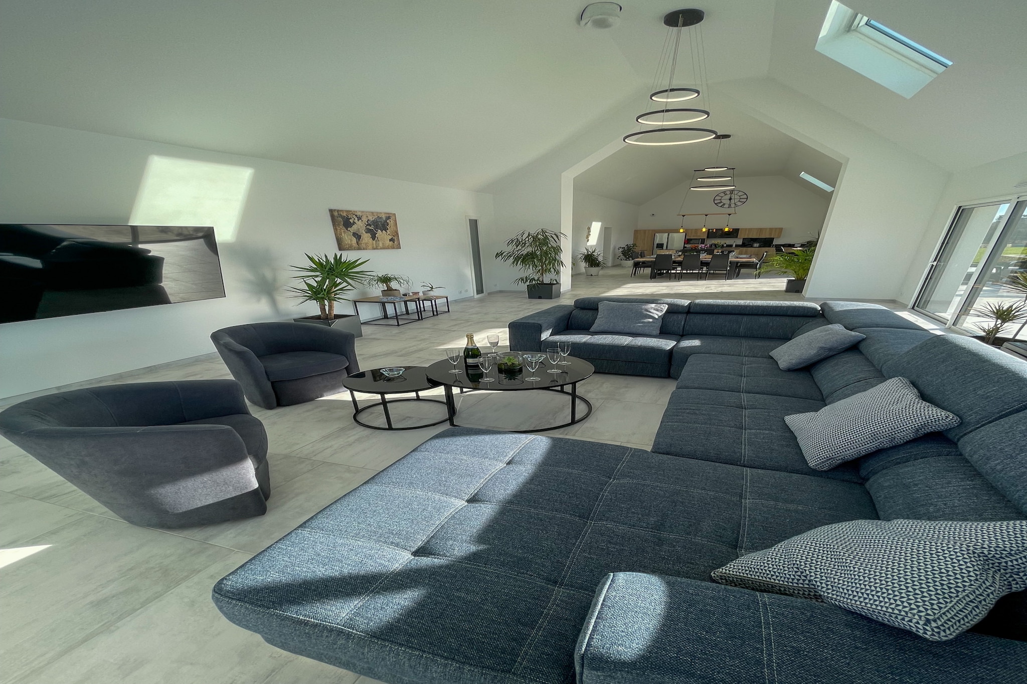 This spacious 350 mÂ² house in PloudalmÃ©zeau offers a comfortable and homely setting for large groups, accommodating up to 15 people. With six bedrooms and modern amenities, it is a perfect choice for families or groups. The property features a lovely garden, outdoor furniture, and a 150 mÂ² terrace, ideal for outdoor gatherings. Additionally, guests can enjoy a private heated swimming pool, along with conveniences like a washing machine, dryer, barbecue, and iron. The house is equipped with Wi-Fi, satellite TV in multiple languages, and electric heating for year-round comfort.

Located in a family-friendly zone, the house is just 3 km from the center of PloudalmÃ©zeau, where guests can find supermarkets such as SupermarchÃ© Casino and SupermarchÃ© Leclerc. For beach lovers, the sandy shores of Plage des 3 Moutons and Plage de Treompan are just 7 km away, perfect for a relaxing day by the sea. Nearby, you can enjoy a variety of dining options, including CrÃªperie du ChÃ¢teau d'Eau and Restaurant La Chaumine.

The house features an open-plan kitchen equipped with high-end induction appliances, including a refrigerator, microwave, oven, freezer, and dishwasher. It also offers kitchen utensils, a coffee machine, toaster, kettle, and juicer for all your cooking needs. With ample space and modern conveniences, this property provides an ideal setting for a memorable and relaxing stay in PloudalmÃ©zeau.