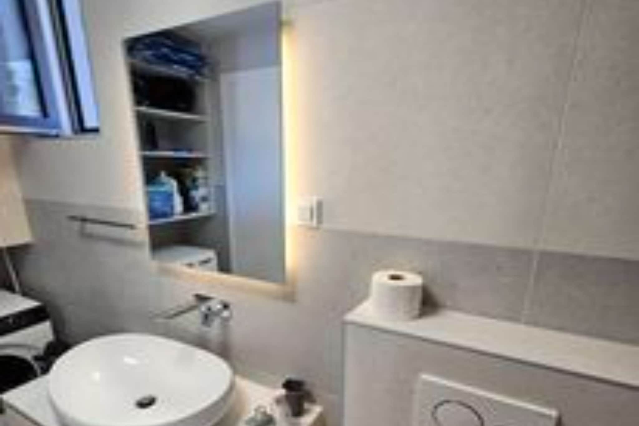 Lux Holiday Home Slatki - Studio Apartment with Terrace-Badkamer