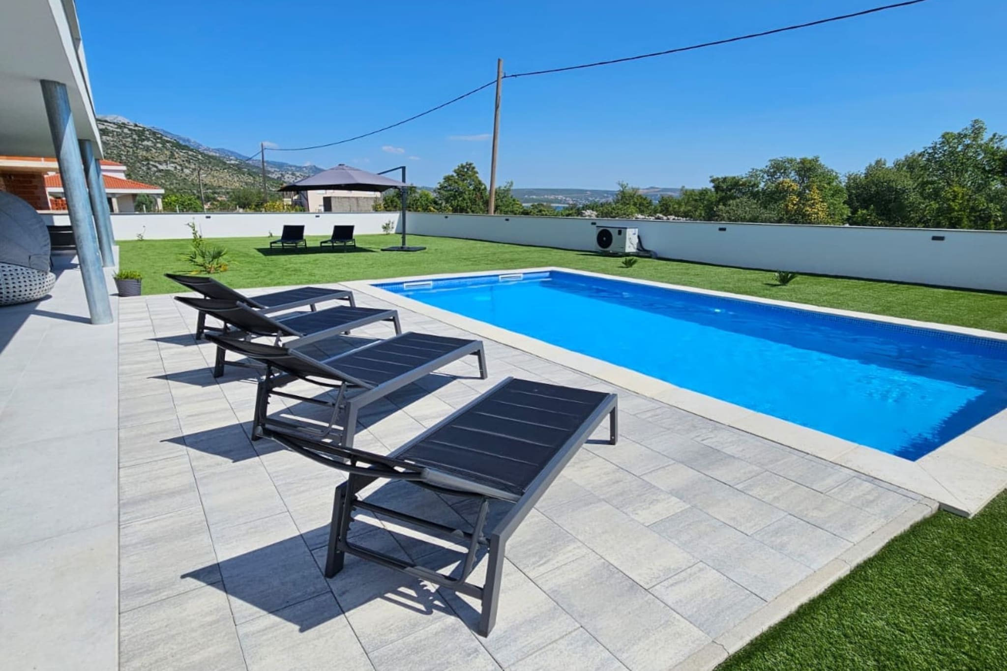 Lux Holiday Home Slatki - Studio Apartment with Terrace-Zwembad