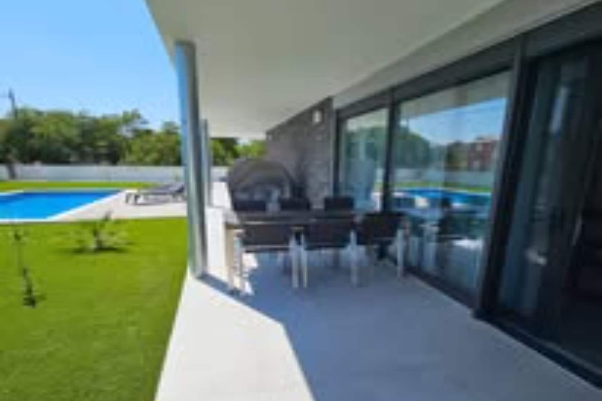 Lux Holiday Home Slatki - Classic Two Bedroom Apartment with Terrace-Buitenlucht