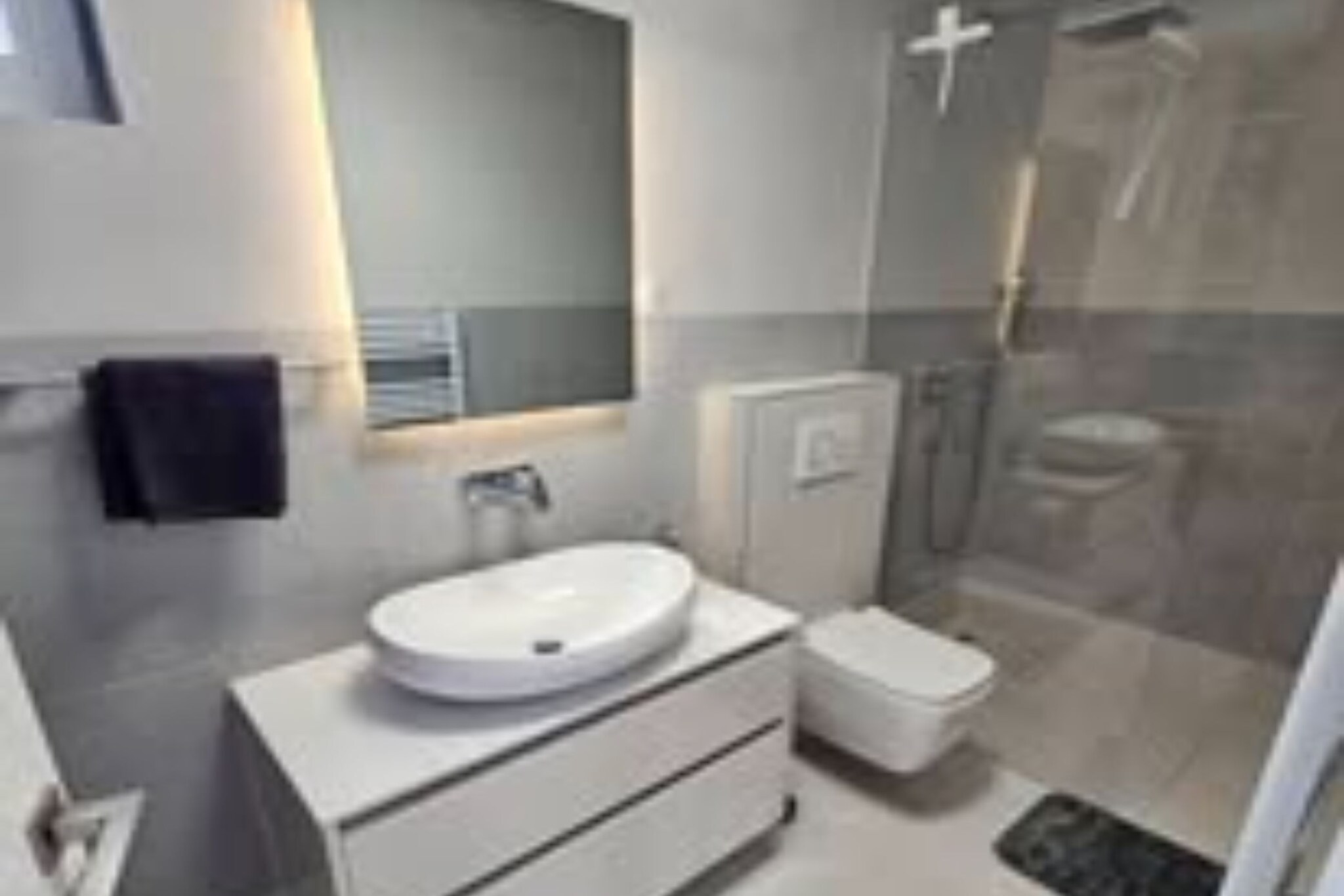 Lux Holiday Home Slatki - Classic Two Bedroom Apartment with Terrace-Badkamer