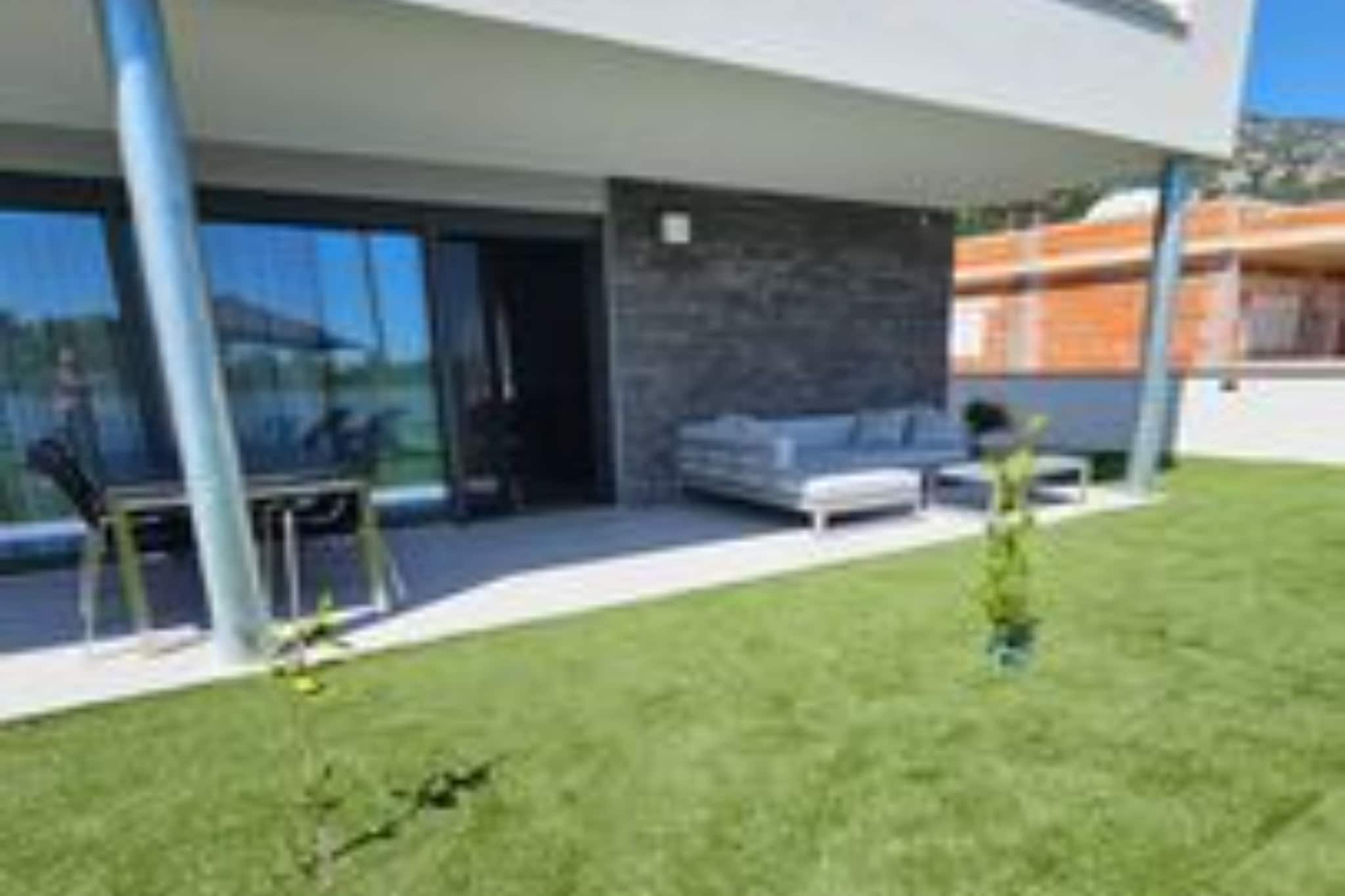 Lux Holiday Home Slatki - Two Bedroom Apartment with Terrace and Hot-Tub-Buitenlucht