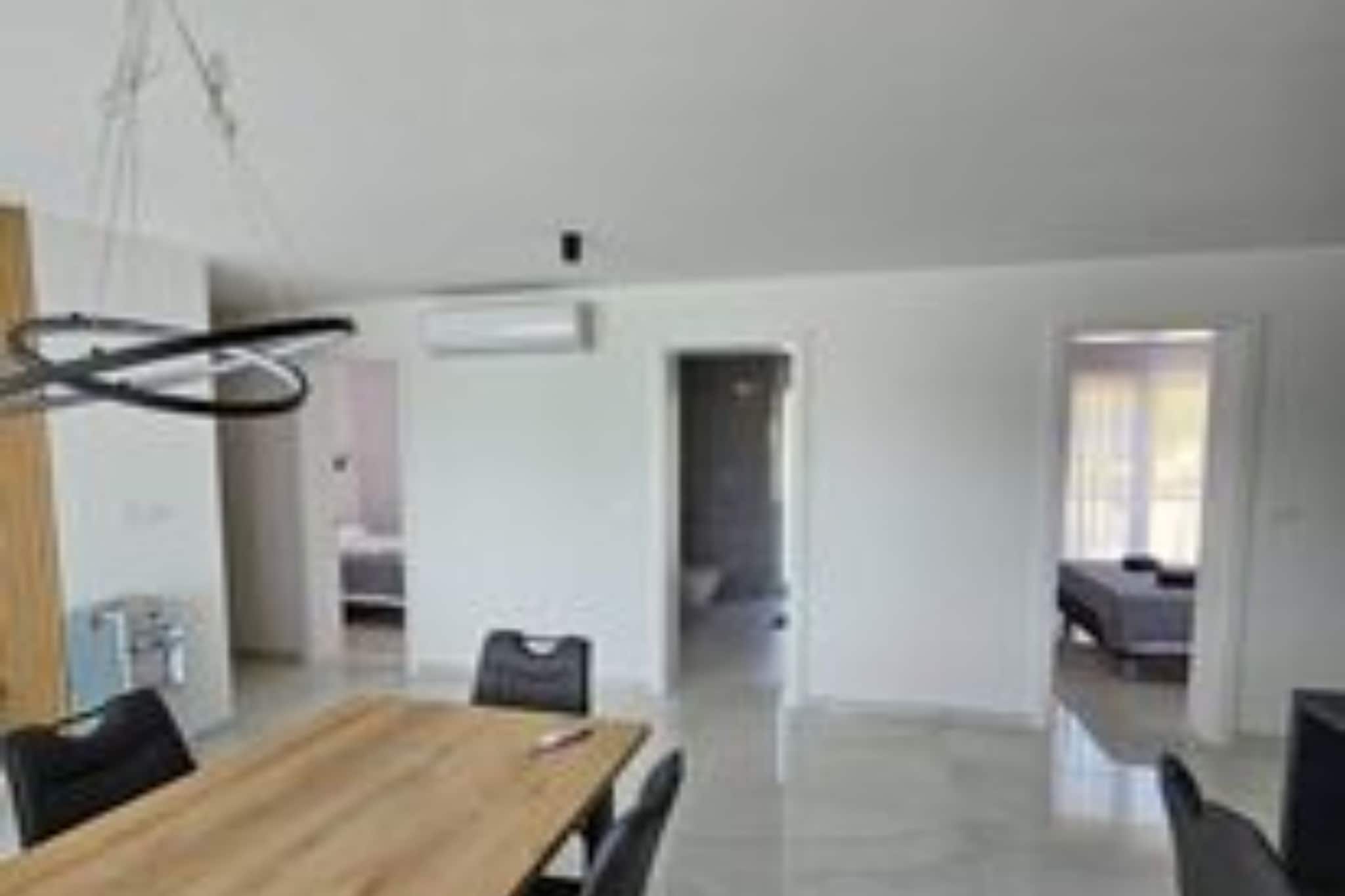 Lux Holiday Home Slatki - Two Bedroom Apartment with Terrace and Hot-Tub-Woonkamer