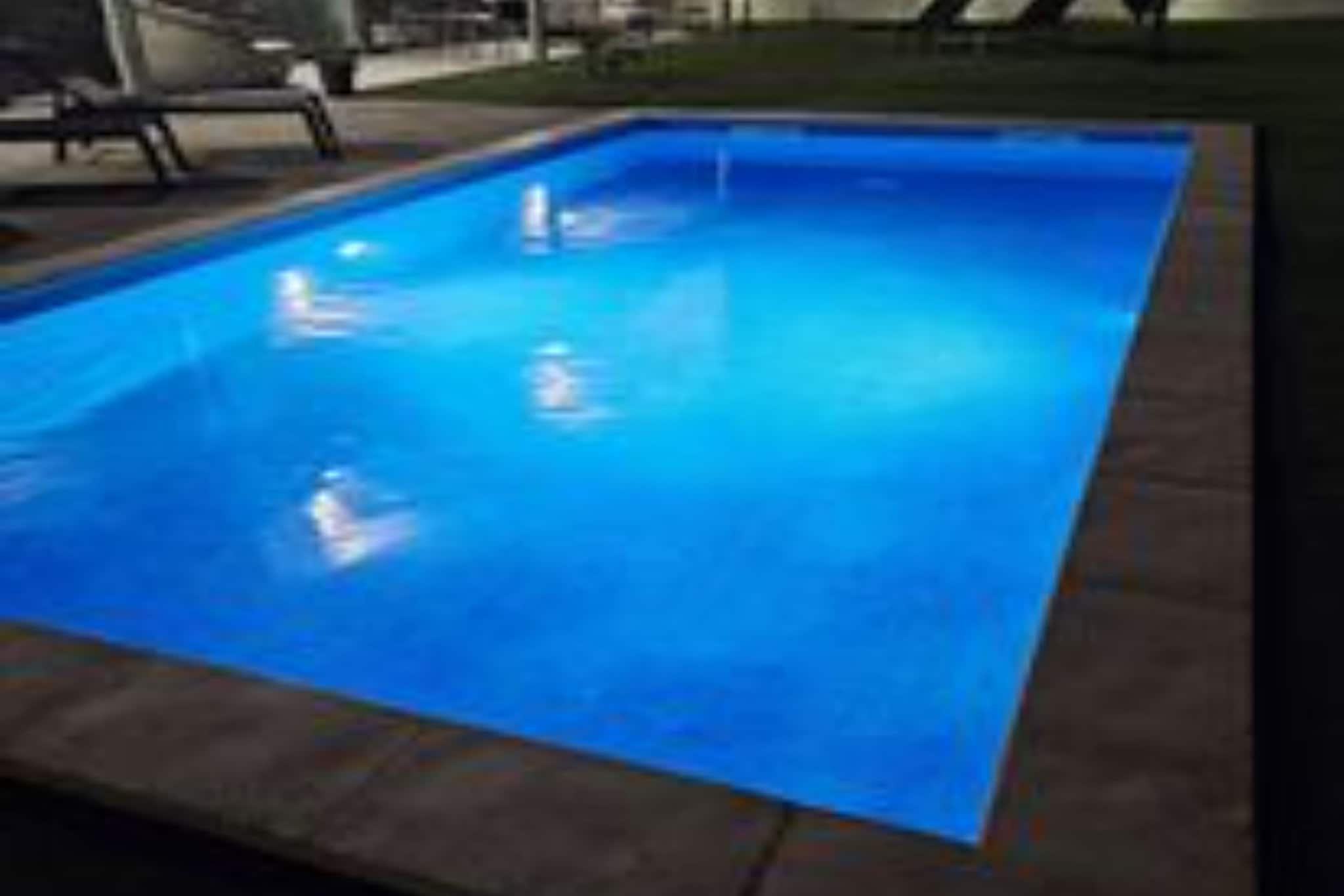 Lux Holiday Home Slatki - Two Bedroom Apartment with Terrace and Hot-Tub-Zwembad