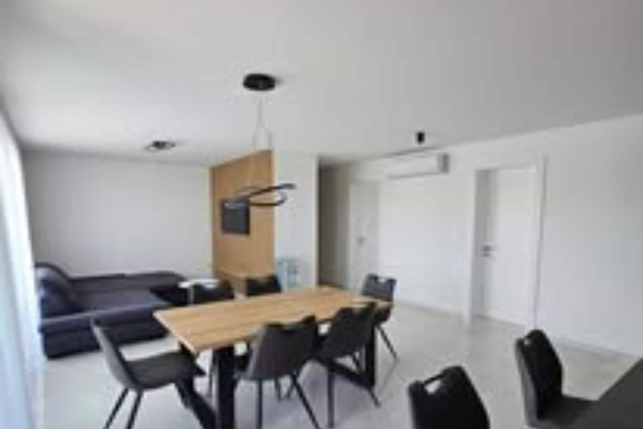 Lux Holiday Home Slatki - One Bedroom Apartment with Terrace and Hot-Tub-Woonkamer