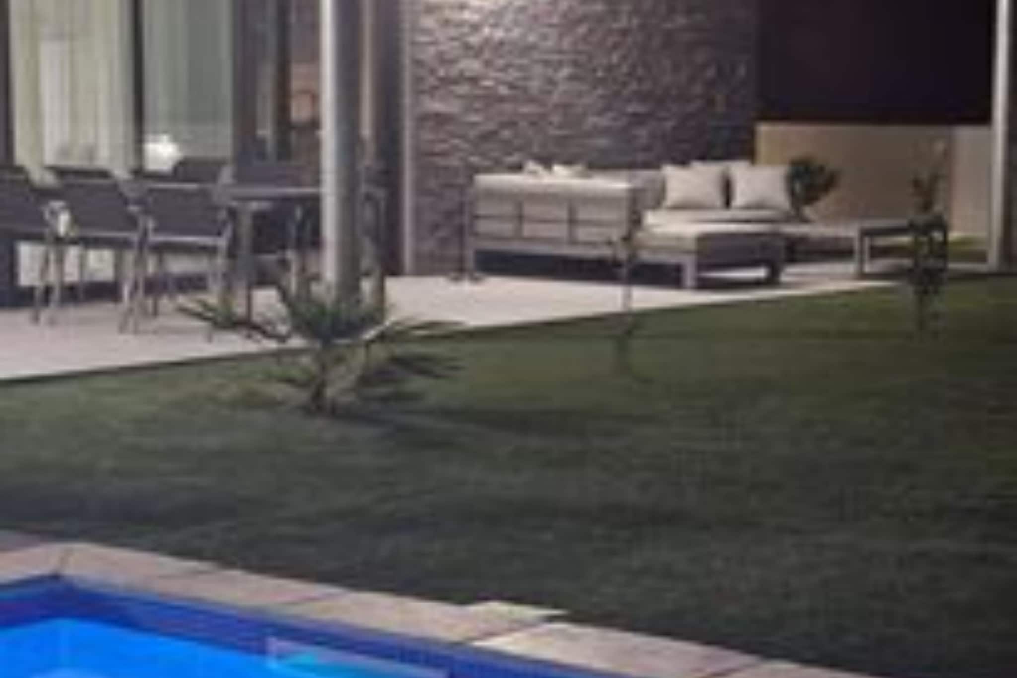 Lux Holiday Home Slatki - Five Bedroom Holiday Home with Pool-Buitenlucht