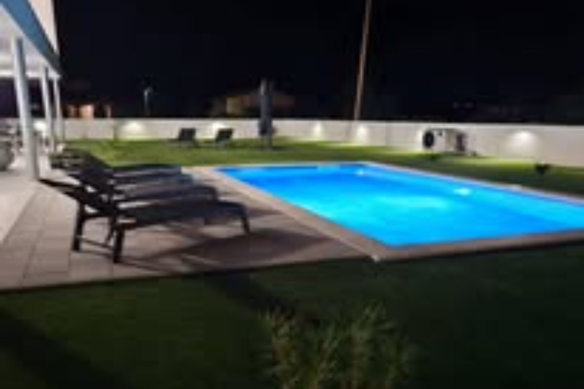 Lux Holiday Home Slatki - Five Bedroom Holiday Home with Pool-Zwembad