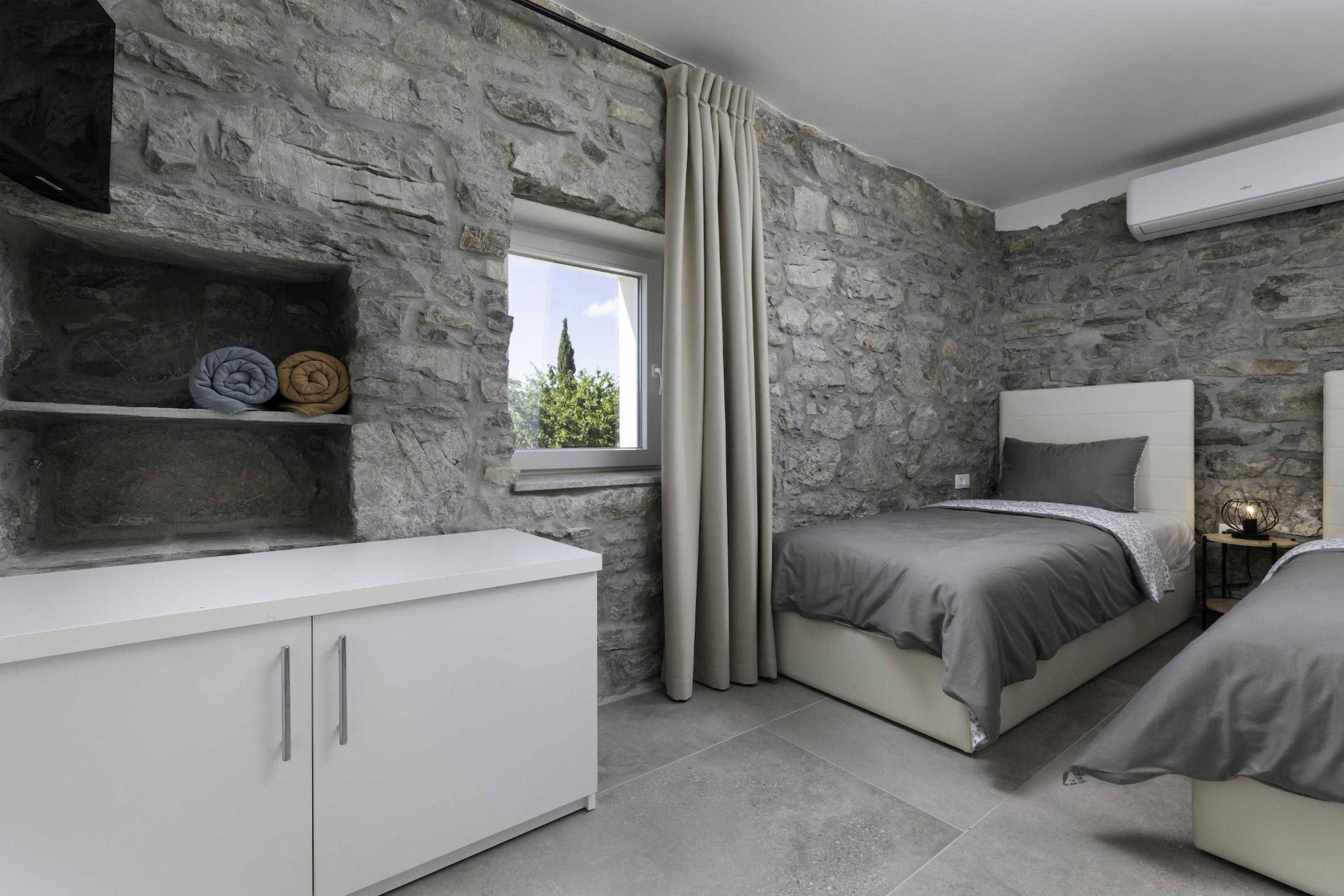 Luxury Krk Villa with Private Pool and Gardens - Three Bedroom Villa-Slaapkamer