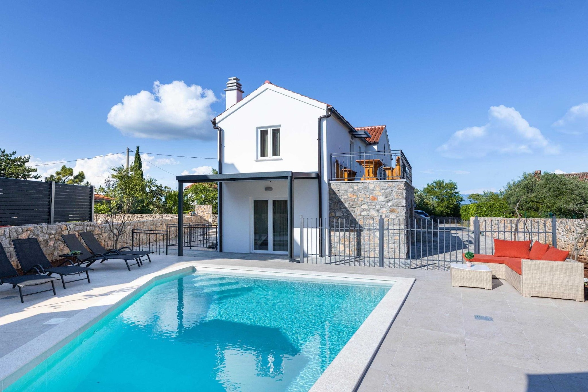 Luxury Krk Villa with Private Pool and Gardens - Three Bedroom Villa-Zwembad