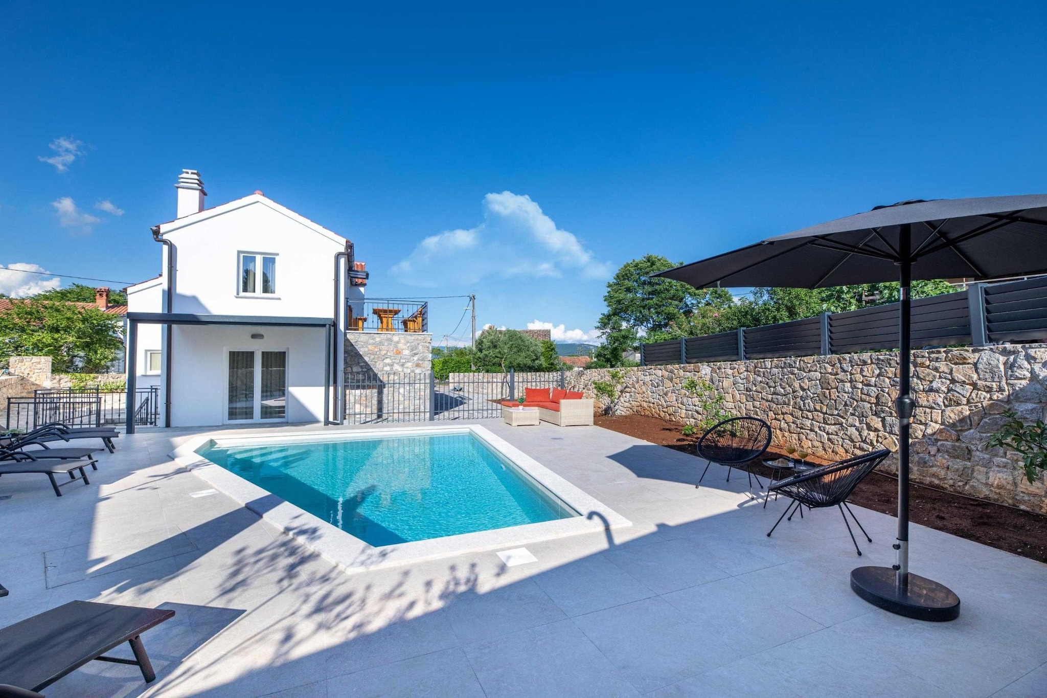 Luxury Krk Villa with Private Pool and Gardens - Three Bedroom Villa-Zwembad