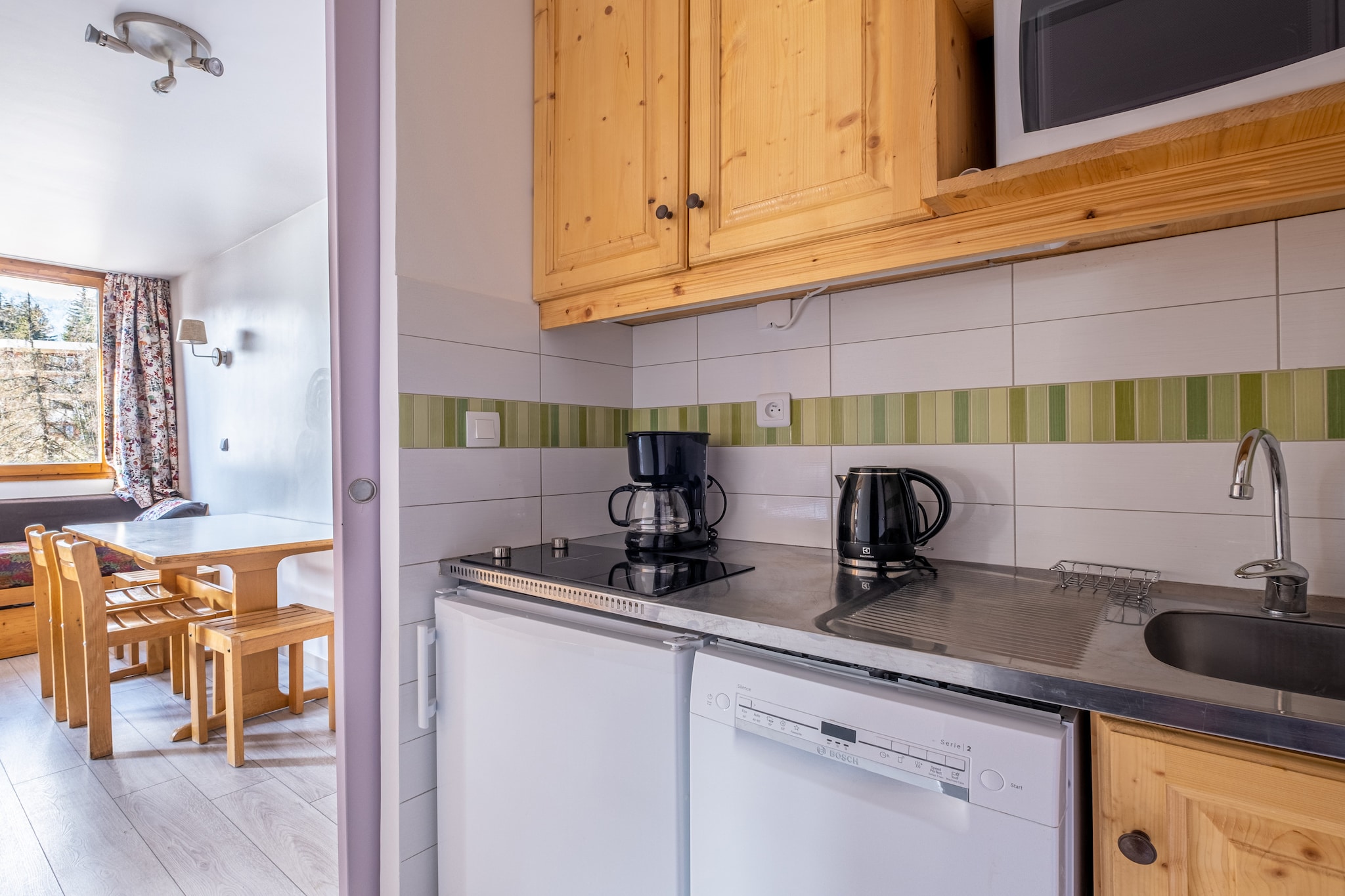 This cozy 23 m² studio is perfect for up to three guests, offering a bright and inviting space at the foot of the ski slope with beautiful mountain views. The studio features a comfortable sleeping area and a practical layout, ideal for a small family or a couple seeking a winter getaway. The property is located in a family-friendly zone, offering a peaceful atmosphere with convenient amenities. It is equipped with electric heating, a TV, a balcony to enjoy the fresh air, and outdoor furniture for relaxation. Pets are not allowed to maintain a clean environment for all guests.

Located just 10 meters from the ski resort, this studio offers fantastic access to skiing and other outdoor activities. The city center is only 50 meters away, and the supermarket is also within walking distance, making it easy to stock up on essentials. The surrounding mountainous area provides stunning views and ample opportunities for hiking, skiing, and exploration, all while being within reach of local shops, cafes, and restaurants.

The studio features an electric kitchen with a refrigerator, microwave, freezer, and dishwasher, providing everything needed to prepare meals during your stay. It also comes equipped with dishes, cutlery, and kitchen utensils, as well as a coffee machine, toaster, and kettle for your convenience. The open-air parking in the adjoining building adds extra convenience, ensuring a stress-free stay in this charming and well-equipped studio.