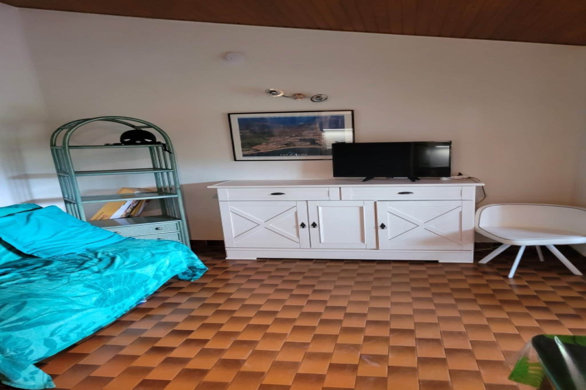 This comfortable apartment offers 1 bedroom and can accommodate up to 6 people, making it perfect for families or small groups. The property spans 35 m² and provides a cozy and spacious atmosphere. It is pet-friendly, allowing you to bring along your furry companions. Guests will enjoy outdoor furniture, a private terrace, air conditioning, a washing machine, and open-air parking, along with a TV for entertainment during their stay.
Situated just 100 meters from the sandy beach and 450 meters from the city center, this apartment is ideally located in a family-friendly area next to the sea. Explore nearby attractions, enjoy dining at local cafes, or shop for fresh produce at nearby markets. With its proximity to the beach, you can easily spend your days soaking up the sun or taking leisurely walks along the coastline.
The apartment features a fully equipped kitchen with a gas stove, refrigerator, microwave, oven, dishwasher, dishes, cutlery, kitchen utensils, and a coffee machine, making it easy to prepare meals. The property also includes a bathroom with modern fittings for a convenient and pleasant stay. With all these amenities and its prime location, this apartment ensures a memorable and relaxing holiday experience.