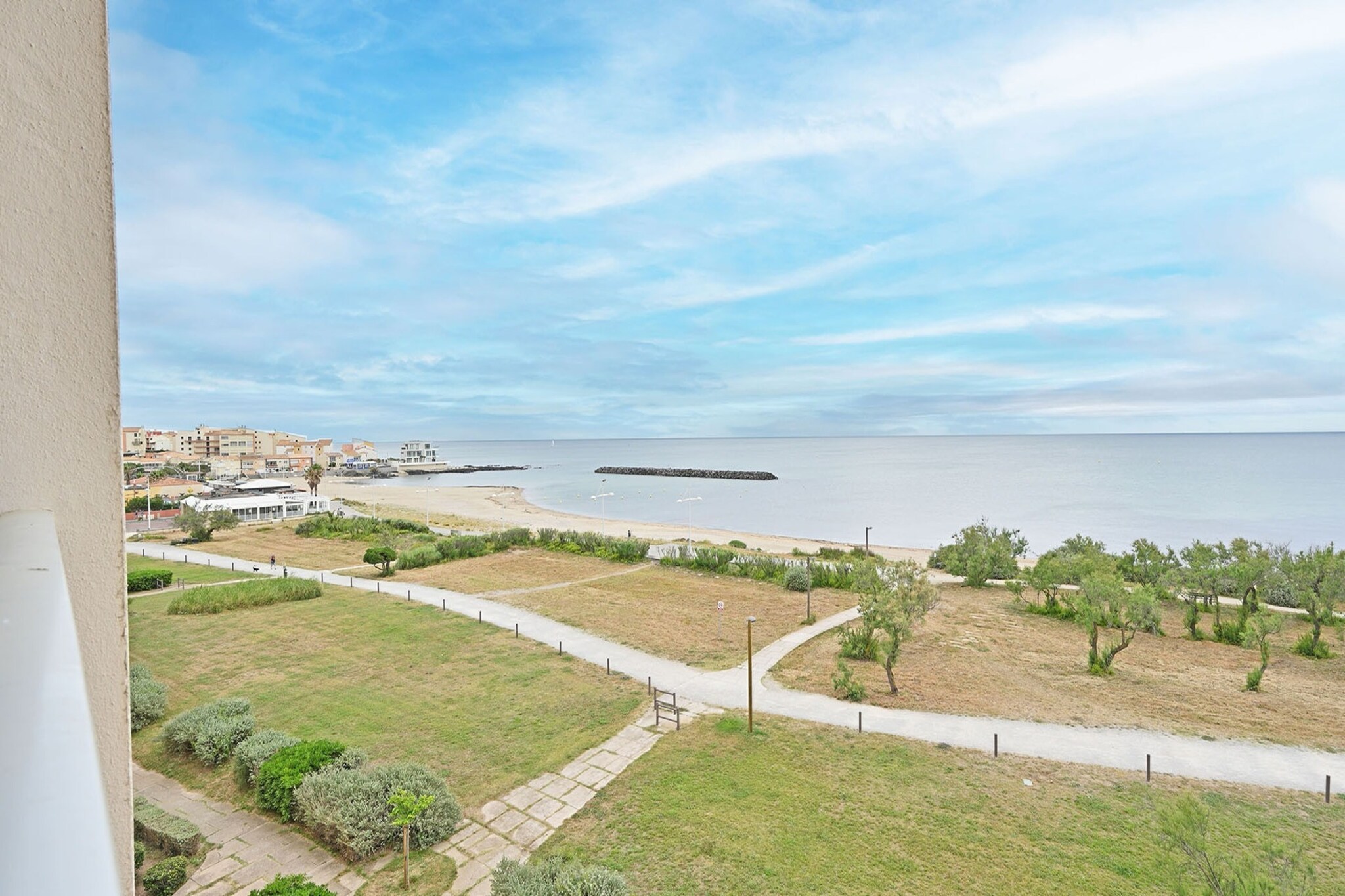 City-Centered Comfort in Agde