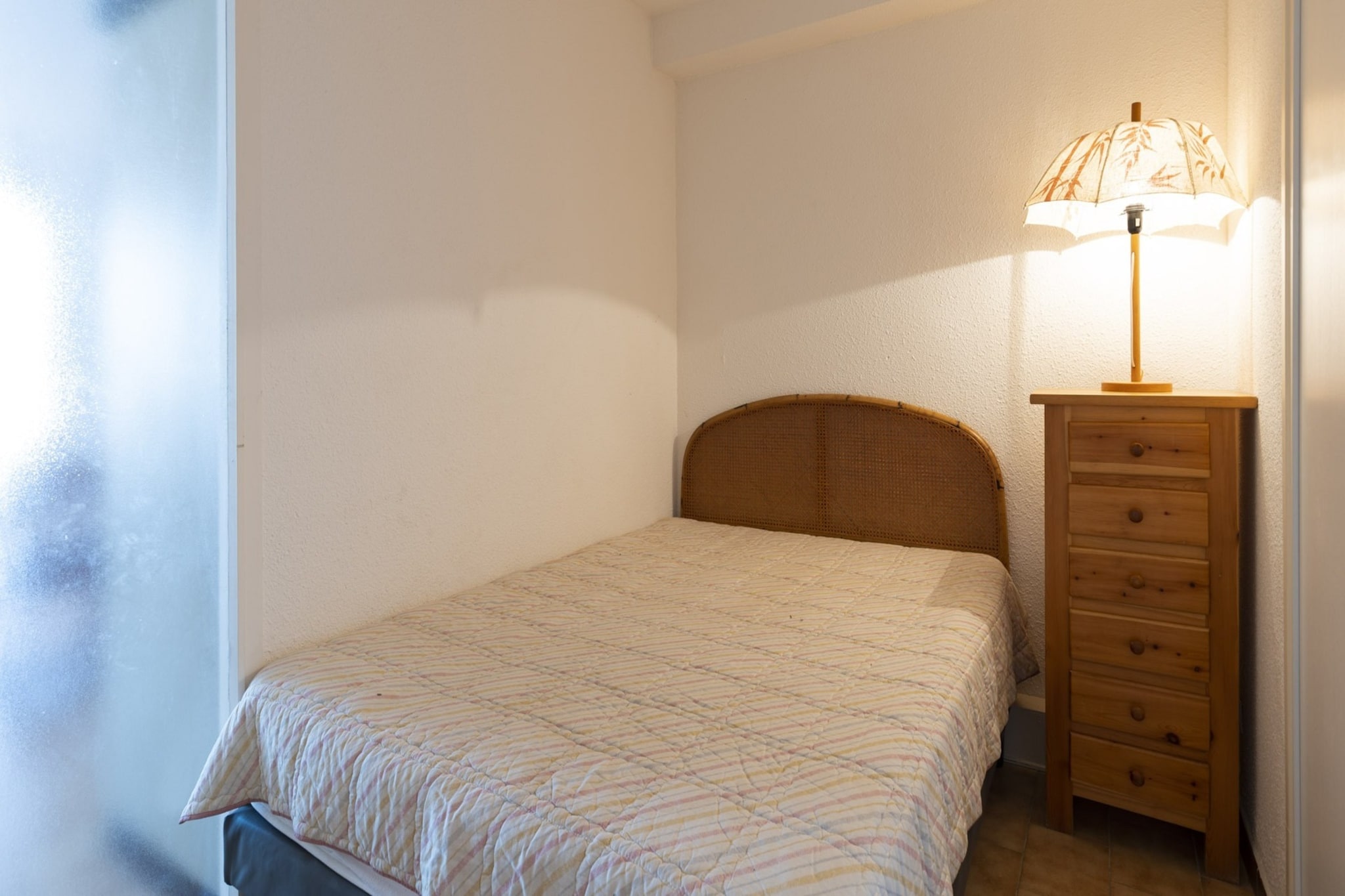 Living room(double bed, double sofa bed), Kitchen(coffee machine, microwave, dishwasher, fridge, dishes and cutlery), bathroom(shower), Garden Furniture , TV, terrace, swimming pool(shared with other guests)