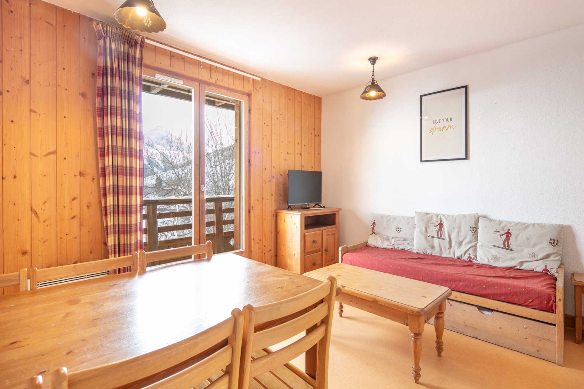 This light-filled 36 m² apartment in Saint-Sorlin-d'Arves offers a homely retreat for up to six guests. Located in Résidence Le Hameau de l'Alpage, it features one bedroom and additional sleeping arrangements, making it ideal for families or small groups. Set in a peaceful, family-friendly zone surrounded by alpine beauty, the property is just 500 meters from both the ski resort and supermarket—perfect for easy access to slopes and essentials.

Guests can enjoy a private balcony with mountain air, electric heating for cozy evenings, and a TV for entertainment. After a day of outdoor adventures, unwind in the heated communal swimming pool or relax in the comfort of your alpine base.

The electric kitchen is fully equipped with a refrigerator, microwave, dishwasher, coffee machine, kettle, and all necessary dishes and utensils—ideal for preparing meals with ease. With open-air parking and a welcoming atmosphere, this apartment offers everything needed for a relaxing and memorable stay in the Southern Alps.