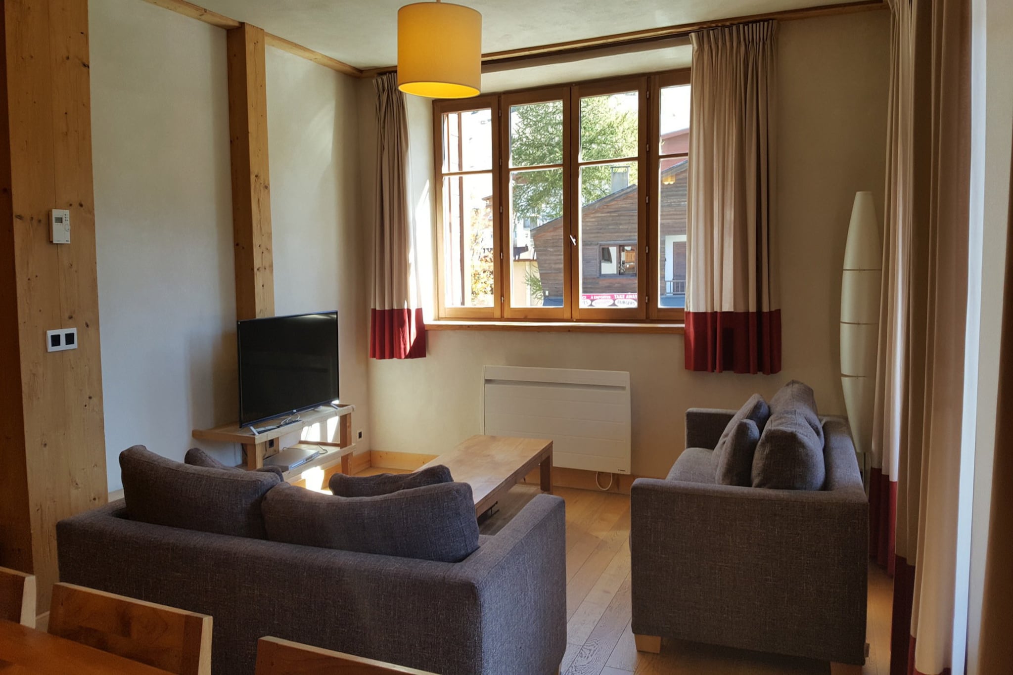 Located in the scenic Northern Alps in Les Deux Alpes, this spacious and homely 3-bedroom apartment offers 84 m² of modern comfort, ideal for up to 8 guests. Just 100 meters from the ski resort, it provides effortless access to skiing and snowboarding, making it a perfect base for winter sports enthusiasts. Nestled in a peaceful, family-friendly zone within a mountainous area, the apartment combines outdoor adventure with cozy relaxation.
The accommodation features a generous 36 m² terrace with outdoor furniture, perfect for enjoying the fresh alpine air and mountain views. Inside, guests will find convenient amenities including a TV, elevator, hair dryer, garage, and private parking. The independent kitchen is equipped with a glass ceramic hotplate, refrigerator, coffee machine, kettle, dishes, cutlery, and essential utensils—everything needed to prepare meals during your stay.
Situated at 117 avenue de la Muzelle in the Quartier Diable area, this inviting alpine retreat offers the perfect blend of location, comfort, and charm for a memorable mountain getaway.