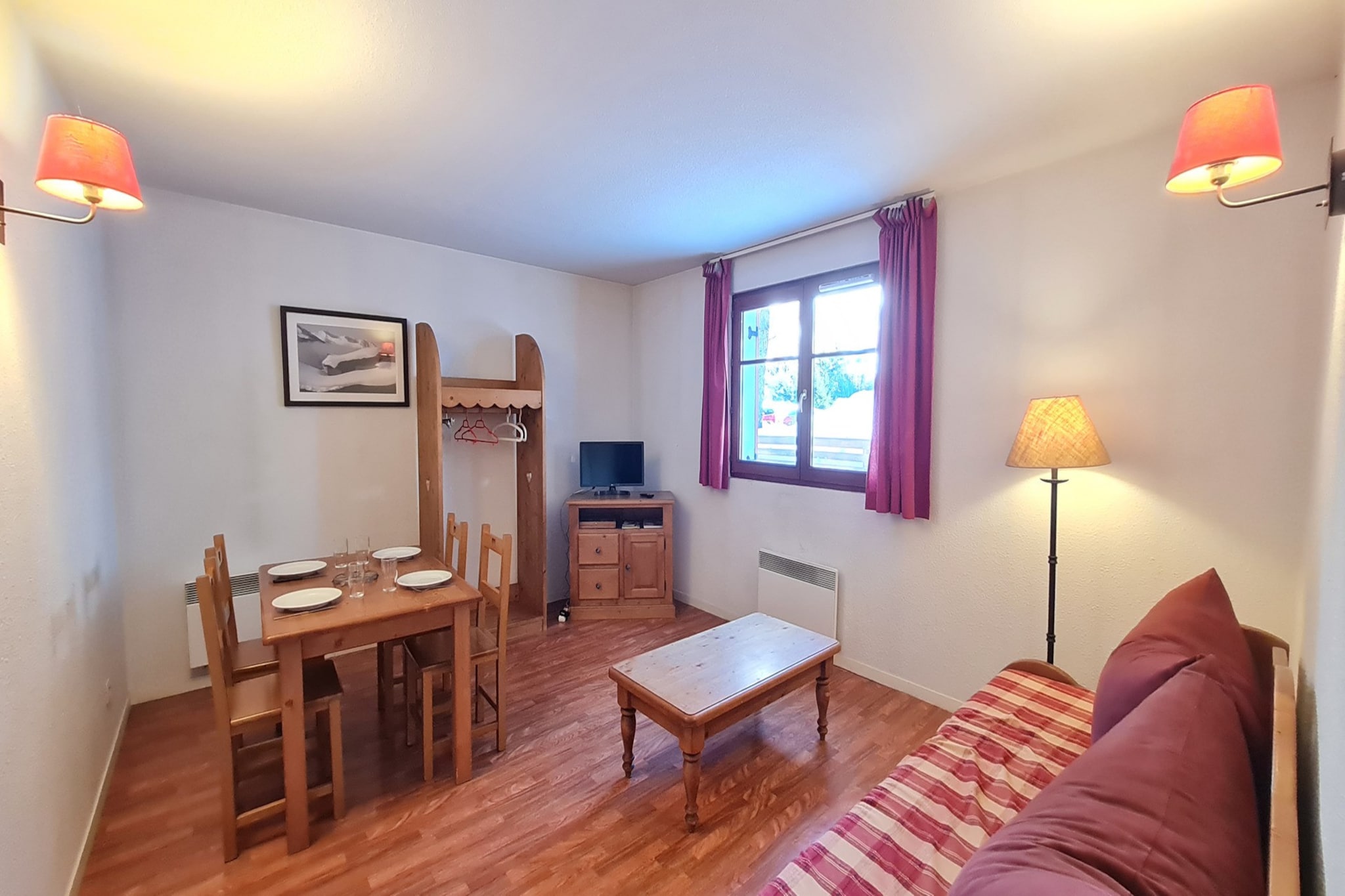 This charming and well-appointed apartment in Les Deux Alpes offers 36 m² of inviting living space, ideal for up to four guests. Perfectly located just 100 meters from the ski resort, it provides effortless access to the slopes, making it a fantastic choice for ski enthusiasts and mountain adventurers. Nestled in a peaceful, family-friendly zone surrounded by stunning alpine scenery, it’s a cozy retreat for both active holidays and laid-back getaways.
Inside, you’ll find a thoughtfully equipped open-plan kitchen featuring an electric refrigerator, microwave, dishwasher, coffee machine, toaster, kettle, and all the necessary dishes and utensils to prepare delicious meals with ease. A TV adds a touch of entertainment for relaxing evenings after a day outdoors.
Whether you're carving fresh powder or enjoying the mountain air, this apartment on Avenue de la Muzelle, 380 offers the perfect blend of comfort, convenience, and alpine charm for your next escape.