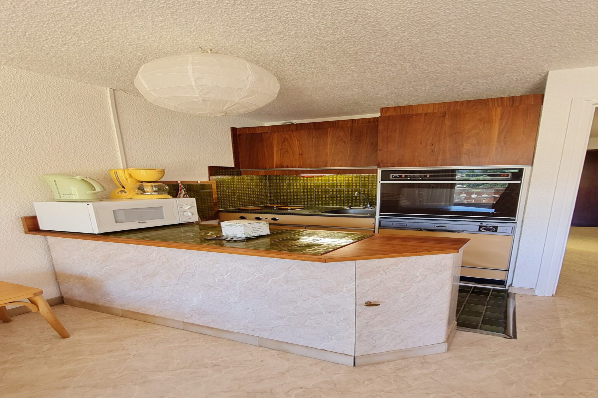 Elevator, Living room(double sofa bed, bunk bed, TV), Kitchen(electric kettle, coffee machine, oven, microwave, dishwasher, fridge, dishes and cutlery), bathroom(bath tub), Internet access, balcony