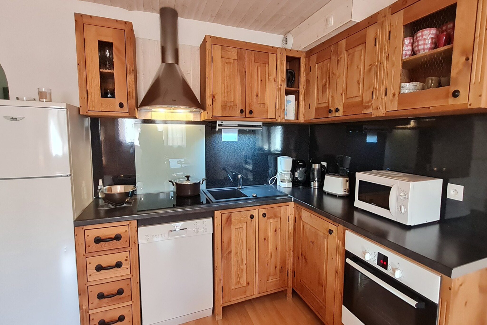 Elevator, Kitchen(electric kettle, toaster, coffee machine, oven, microwave, dishwasher, fridge, freezer, dishes and cutlery), bedroom(double bed, bunk bed), bedroom(double bed, bunk bed), bathroom(shower), TV, washing machine