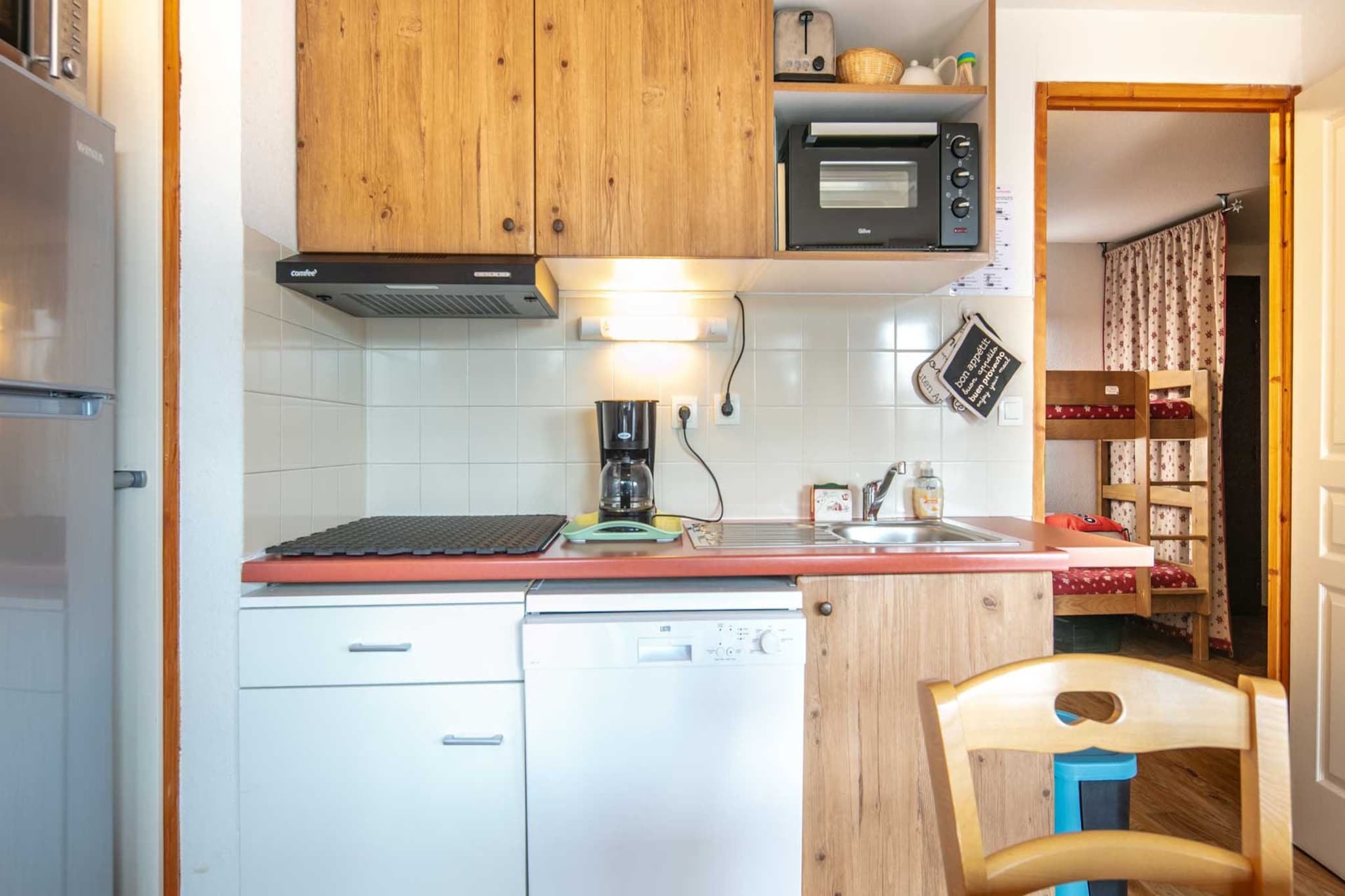 This inviting 32 m² apartment in Chamrousse offers a bright and cozy atmosphere for up to 6 guests, making it a perfect base for mountain adventures. Located just 500 meters from the ski resort and supermarket, and 2 km from the city center, it provides easy access to both outdoor activities and local conveniences in a peaceful, family-friendly setting.
The highlight of the apartment is its spacious 11 m² terrace, complete with outdoor furniture—ideal for unwinding after a day on the slopes while soaking in the alpine air. Inside, guests will find thoughtful amenities including a TV and hair dryer, with open-air parking available on-site for added ease.
A fully equipped electric kitchen features a refrigerator, microwave, dishwasher, coffee machine, toaster, kettle, and all essential utensils, making meal preparation simple and enjoyable. Whether you're skiing, hiking, or simply relaxing, this apartment blends comfort, location, and charm for a memorable mountain retreat.