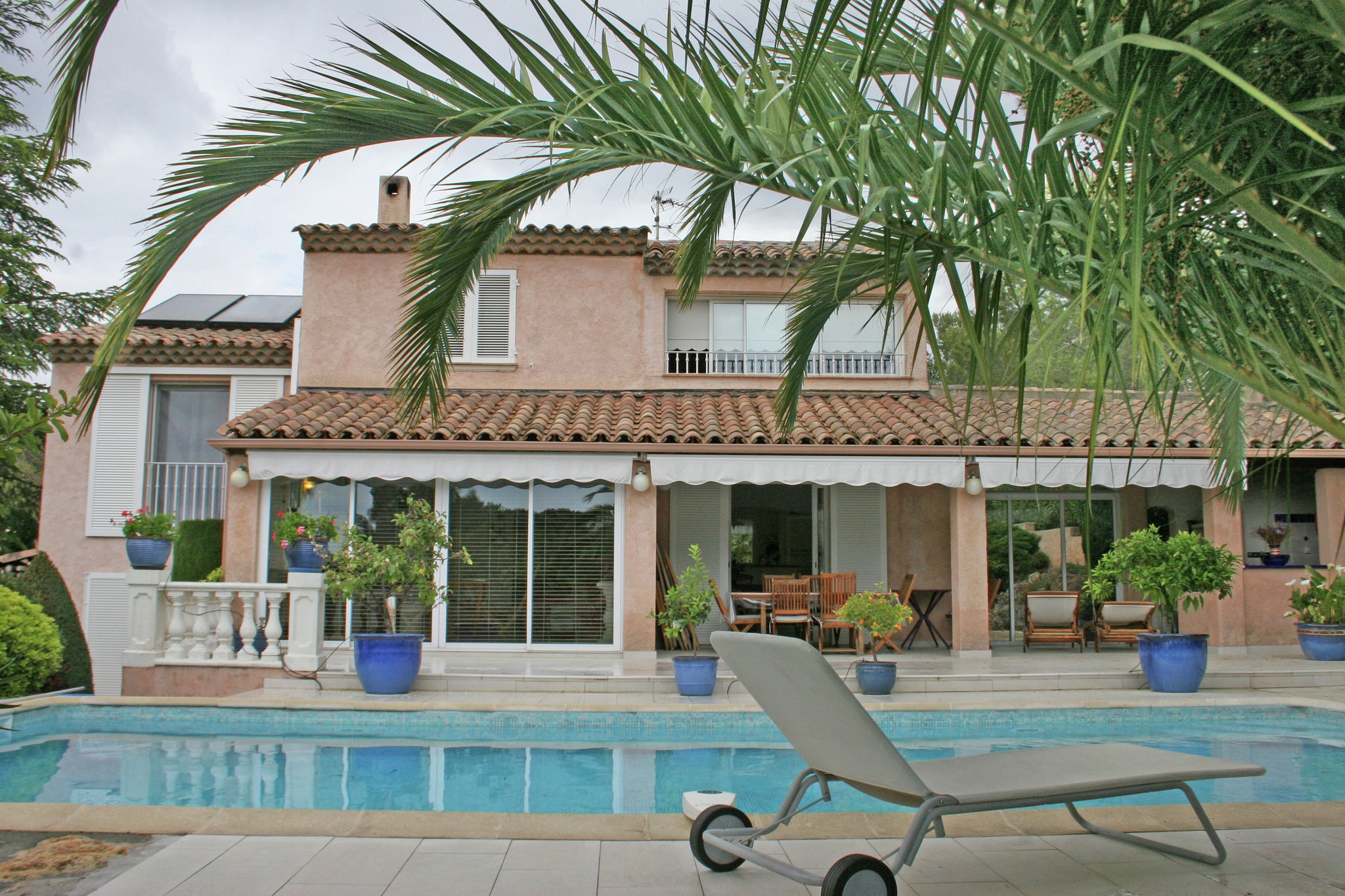 Luxe villa in Saint-Raphaël met zwembad