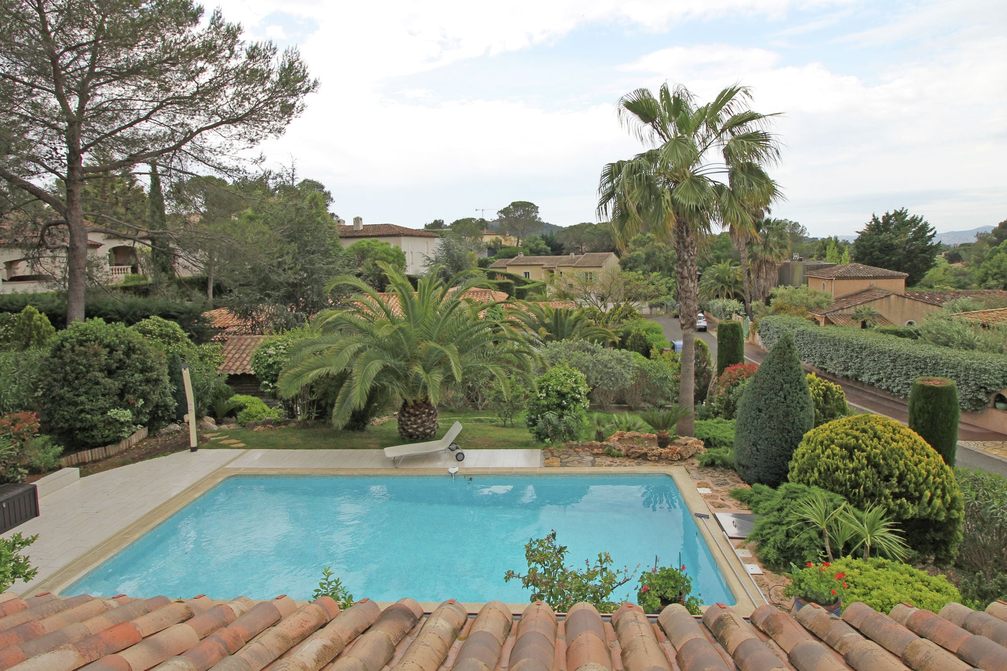 Luxe villa in Saint-Raphaël met zwembad