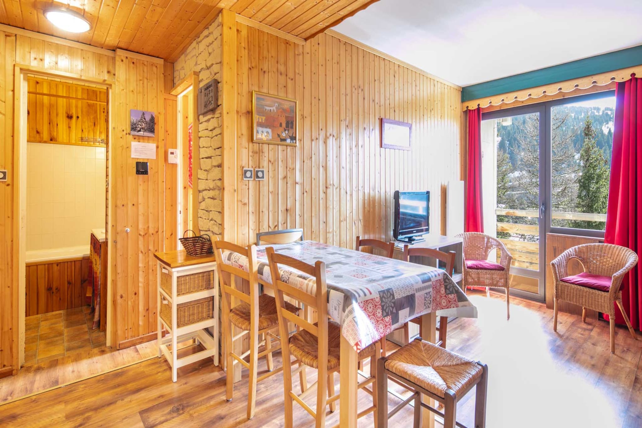 This cozy one-bedroom apartment in Chamrousse offers a warm and inviting retreat for up to six guests, making it ideal for families or small groups. With a double bed in the bedroom and additional sleeping options in the living area, it’s thoughtfully designed for comfort. A private balcony opens to stunning mountain and slope views, perfect for unwinding in the serene alpine atmosphere. Electric heating keeps the space cozy, and a TV adds entertainment. Please note, pets are not permitted.
Located just 450 meters from the ski resort, the apartment is a dream for winter sports lovers. After a day on the slopes, guests can explore nearby restaurants—also 450 meters away—for a delicious meal. A supermarket just 500 meters from the property ensures easy access to essentials. The surrounding area offers breathtaking scenery and opportunities for hiking, making it a year-round destination.
The open-plan electric kitchen is fully equipped with a stove, refrigerator, microwave, oven, dishwasher, coffee machine, toaster, kettle, and all necessary kitchenware. A hairdryer and iron are also provided for added convenience. With its thoughtful amenities and prime location, this apartment promises a relaxing and memorable mountain escape.