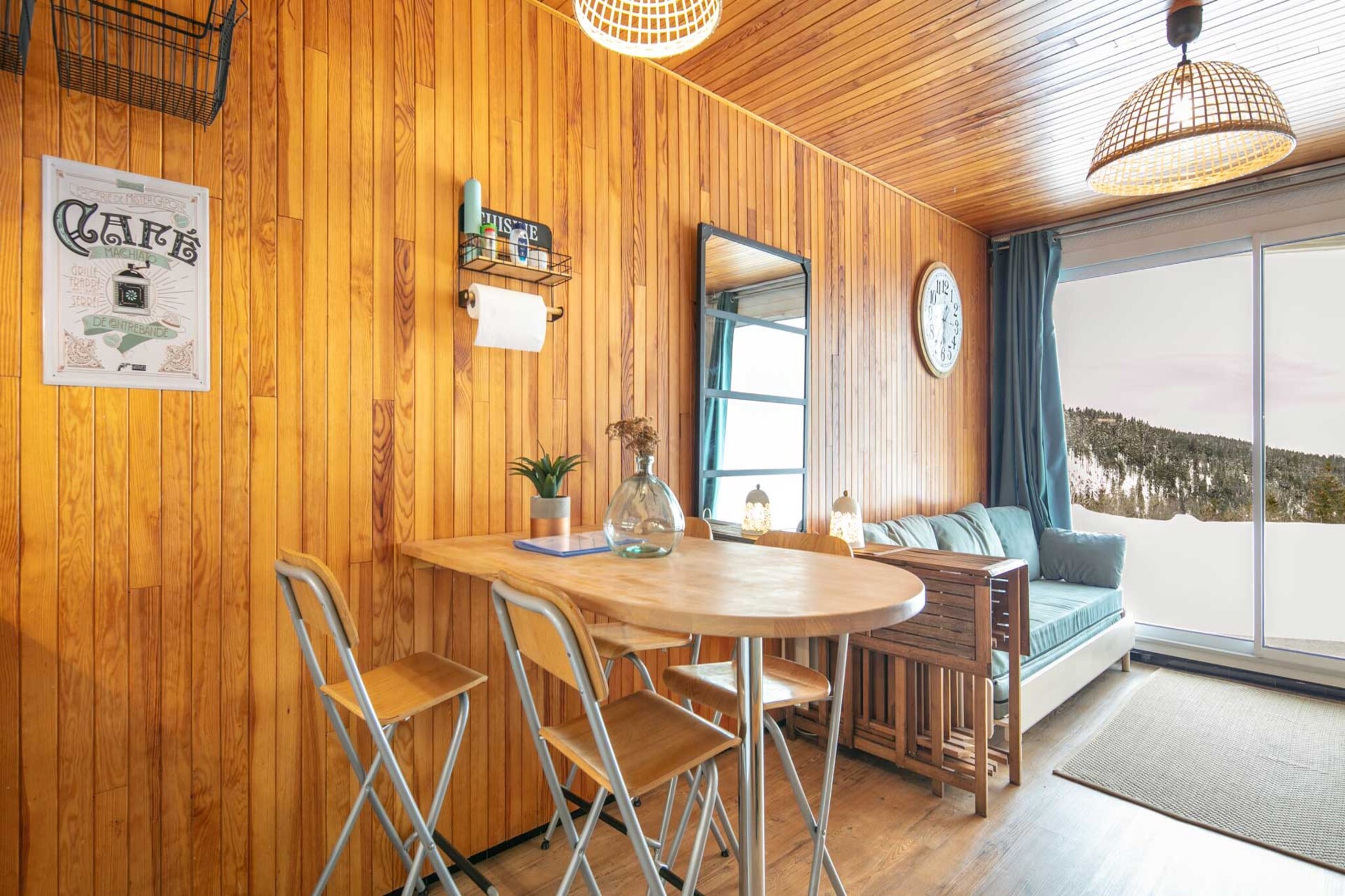 This bright and cozy 25 m² retreat in Chamrousse is perfect for up to four guests, offering a well-designed space ideal for couples, small families, or friends. The studio features versatile sleeping arrangements, Wi-Fi, electric heating, a TV, and a washing machine for added comfort. A private terrace with outdoor furniture invites guests to relax and soak in the serene mountain surroundings. The building also includes an elevator and open-air parking nearby for convenience.

Located in a family-friendly alpine area, the property is just 600 meters from the ski resort, making it a great base for winter sports enthusiasts. A supermarket is only 450 meters away, and a variety of restaurants within 550 meters offer delicious dining options. Whether you're skiing, hiking, or simply enjoying the views, everything you need is within easy reach.

The open-plan electric kitchen is fully equipped with a refrigerator, microwave, coffee machine, toaster, kettle, dishes, and utensils—making meal prep simple and enjoyable. The bathroom includes a hairdryer and iron for added ease. With its thoughtful amenities and prime location, this studio promises a relaxing and memorable mountain getaway.