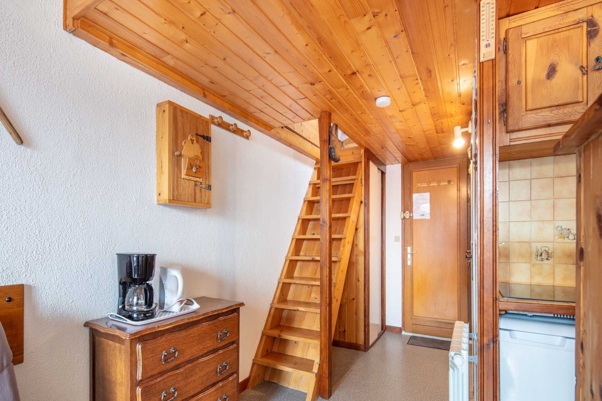 Living room(double bed, double bed, double sofa bed), Kitchen(electric kettle, toaster, coffee machine, oven, microwave, fridge, freezer, dishes and cutlery), bathroom(shower), Garden Furniture , TV, balcony, iron, hairdryer