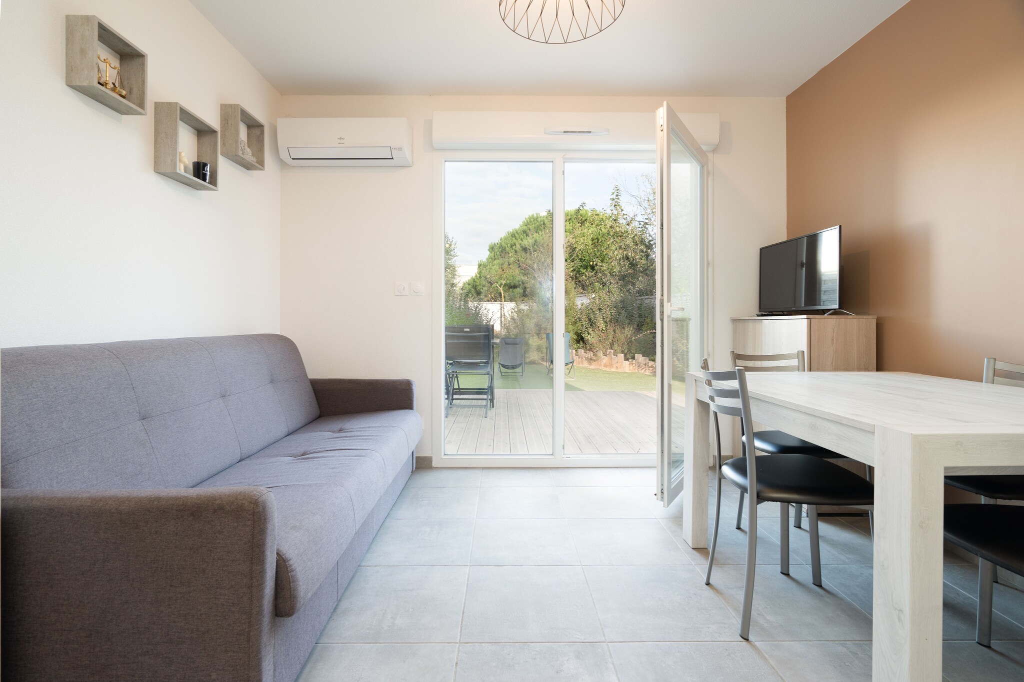 Nestled in a serene, family-friendly area of Valras-Plage, this modern 40 mÂ² villa offers a cozy retreat just 450 meters from the sandy beach. With one bedroom and space for up to four guests, itâ€™s ideal for couples or small families seeking a relaxing seaside escape. The location also provides easy access to essentials, with a supermarket just 2 km away.

The villa features a private garden, a furnished terrace, and open-air parking within the building. Guests can enjoy amenities like air conditioning, electric heating, Wi-Fi, a TV, and a communal heated swimming pool. Practical touches such as a hair dryer and iron add to the comfort, making it a well-equipped home base for your coastal adventures.

Inside, the open-plan electric kitchen includes a refrigerator, microwave, dishwasher, coffee machine, kettle, and all necessary utensils. Whether you're preparing a quick breakfast or a leisurely dinner, everything you need is at your fingertips. This charming villa blends convenience, comfort, and proximity to the sea for a memorable holiday experience.