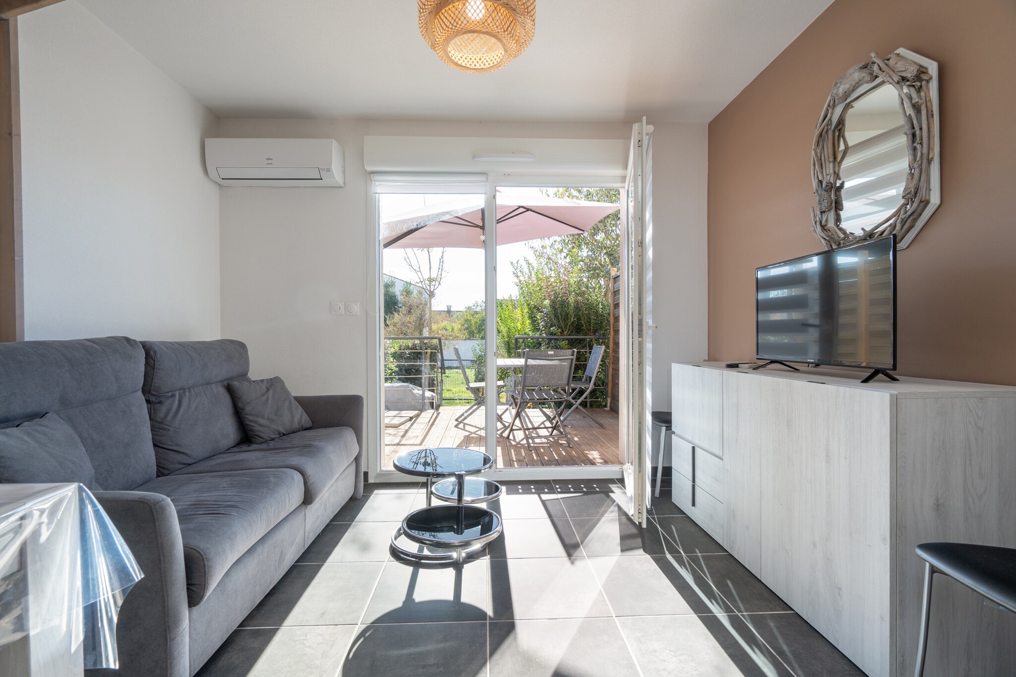 This cozy and light-filled 55 m² villa in Sérignan offers a relaxing seaside escape for up to 6 guests. With 2 bedrooms and a welcoming layout, it’s ideal for families or small groups. Located just 450 meters from the sandy beach, 1 km from a restaurant, and 2 km from a supermarket, it combines convenience with coastal charm in a peaceful, family-friendly zone.
The villa features a private fenced garden with outdoor furniture and a barbecue, perfect for alfresco dining and lounging. Guests enjoy modern comforts like air conditioning, electric heating, a TV, and access to a communal heated swimming pool. Open-air parking within the building adds to the ease of your stay.
Inside, the open-plan electric kitchen is fully equipped with a refrigerator, microwave, dishwasher, coffee machine, toaster, kettle, and all essential dishes and utensils. Whether you're preparing a beach picnic or a relaxed dinner, this villa offers everything needed for a comfortable and enjoyable holiday.