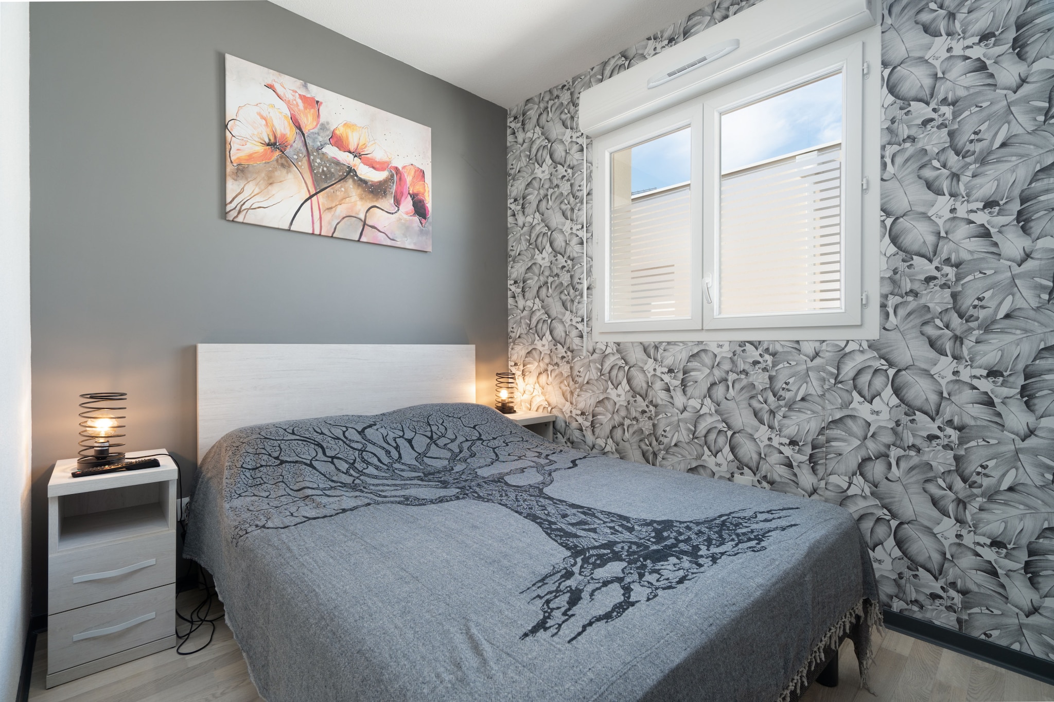 Living room(double sofa bed, TV), Kitchen(toaster, coffee machine, microwave, dishwasher, fridge, dishes and cutlery), bedroom(bunk bed), bedroom(double bed), bathroom(shower), Internet access, Garden Furniture , terrace, garden, parking, swimming pool(shared with other guests)