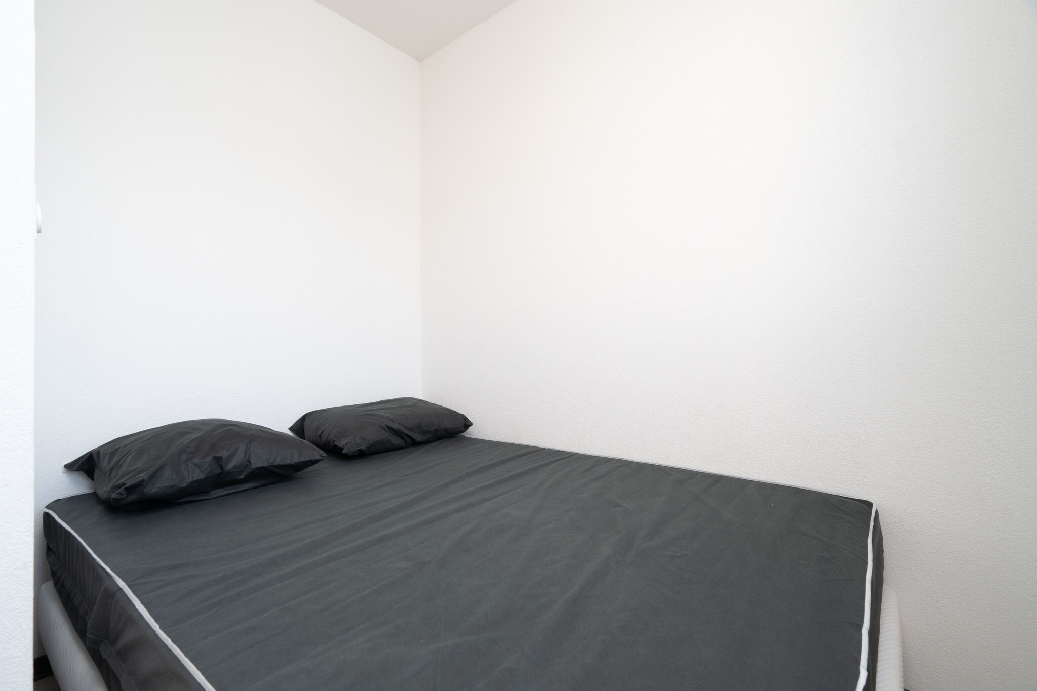 Living room(double sofa bed), Kitchen(electric kettle, toaster, coffee machine, microwave, dishwasher, fridge, dishes and cutlery), bedroom(double bed), bedroom(double bed), bathroom(shower), Garden Furniture , heating, air conditioning, terrace, garden, parking, swimming pool(shared with other guests), iron