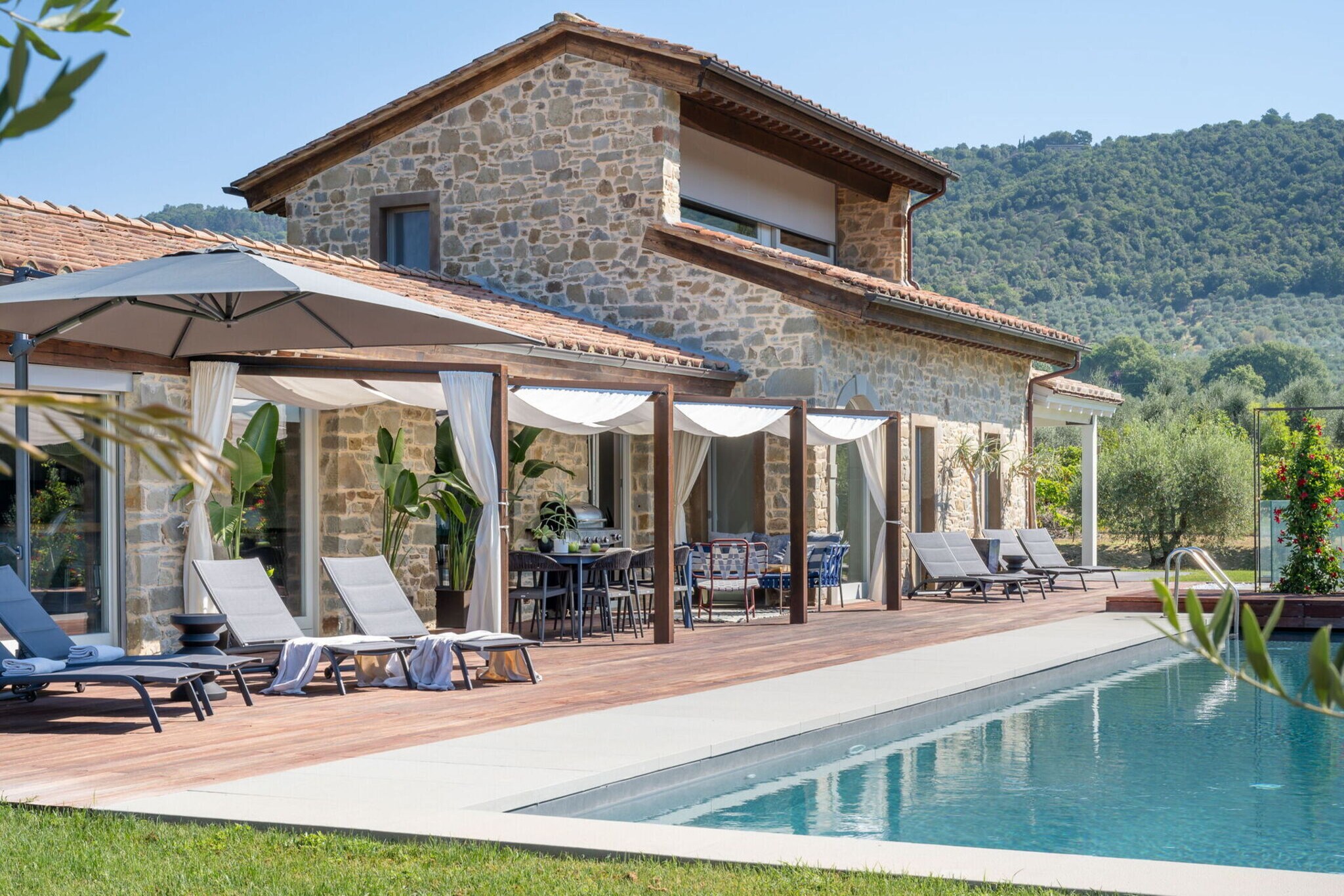 Villa in Cortona with Infinity Pool & Spa