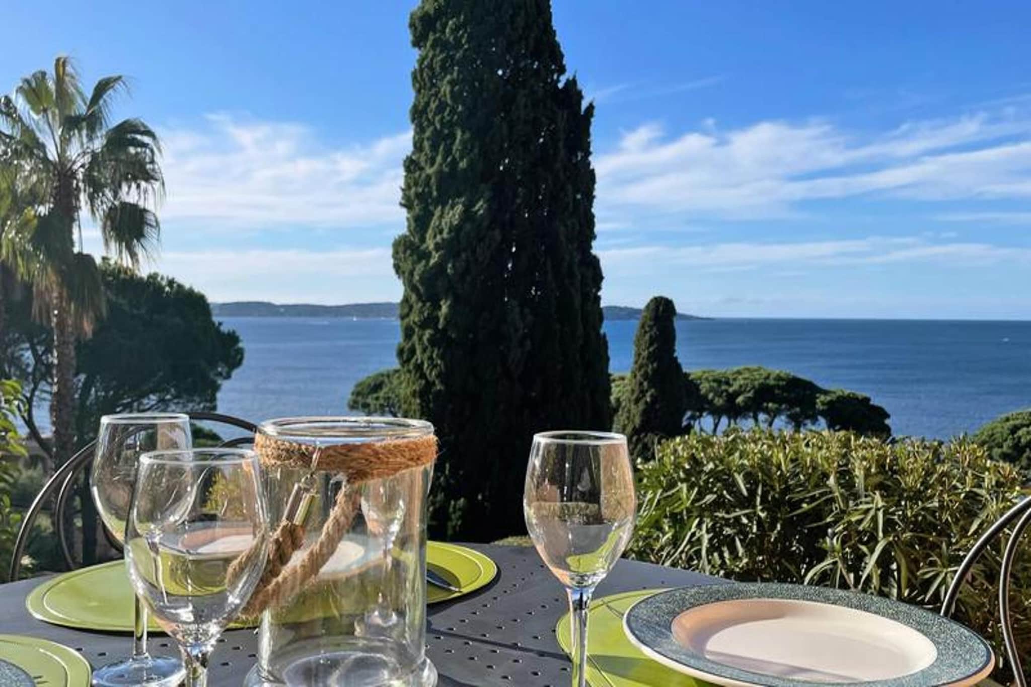 Résidence Le Clos De La Madrague-View in summer