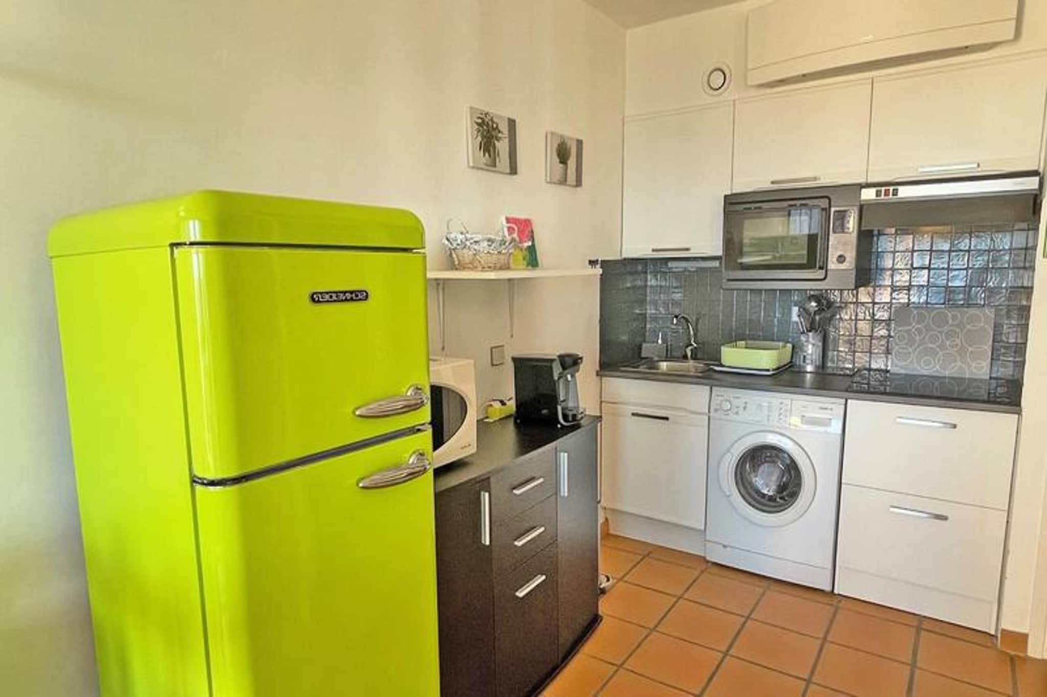 Résidence Le Clos De La Madrague-Kitchen