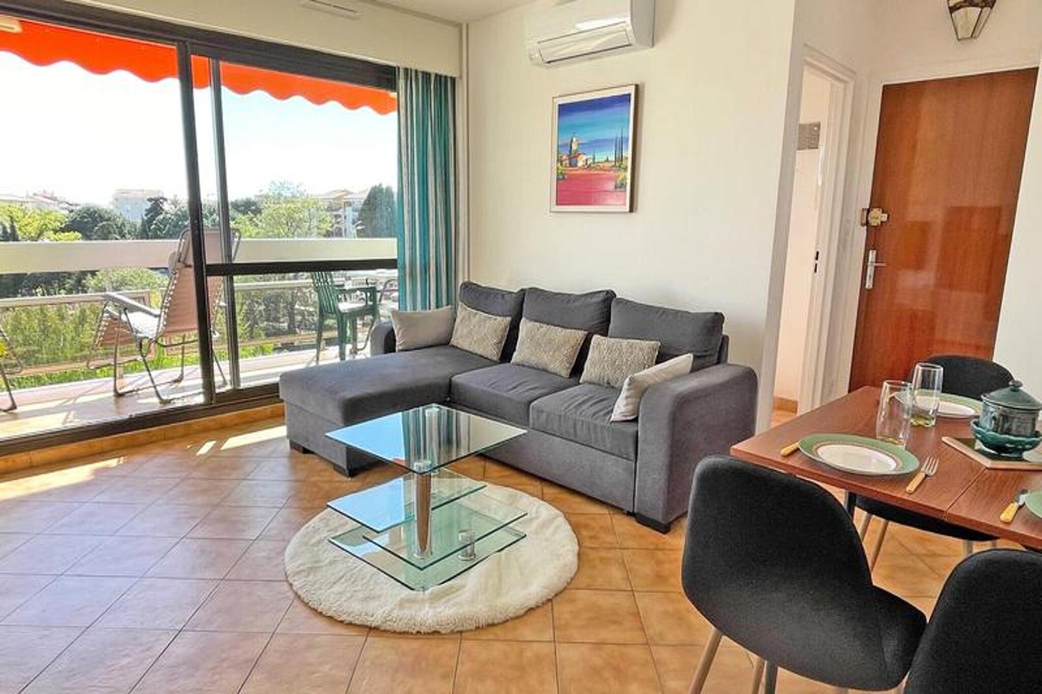 This spacious 2-room apartment offers comfortable accommodation for up to four guests. It features a cozy 160cm double bed in the bedroom and a 140cm sofa bed in the living room, perfect for additional guests. The apartment is pet-friendly, allowing you to bring along your furry companions. Enjoy the convenience of air conditioning, WiFi, and free parking within the residence.  

The property is ideally located in the heart of Sainte-Maxime, with the beach just 500m away and shops only 100m from the door. Explore the lively city center, just 350m from the apartment, where you’ll find an array of cafes, restaurants, and markets. Whether you're looking to relax by the sea or enjoy a meal at a nearby restaurant, everything is within easy walking distance.  

The apartment includes a well-equipped kitchenette with a refrigerator, freezer, oven, kettle, and dishwasher, making it ideal for preparing your own meals. The bathroom features a shower cubicle and vanity unit, while the separate WC adds extra convenience. A private south-facing terrace with dining and relaxation furniture completes the apartment, offering a perfect spot to unwind.  

