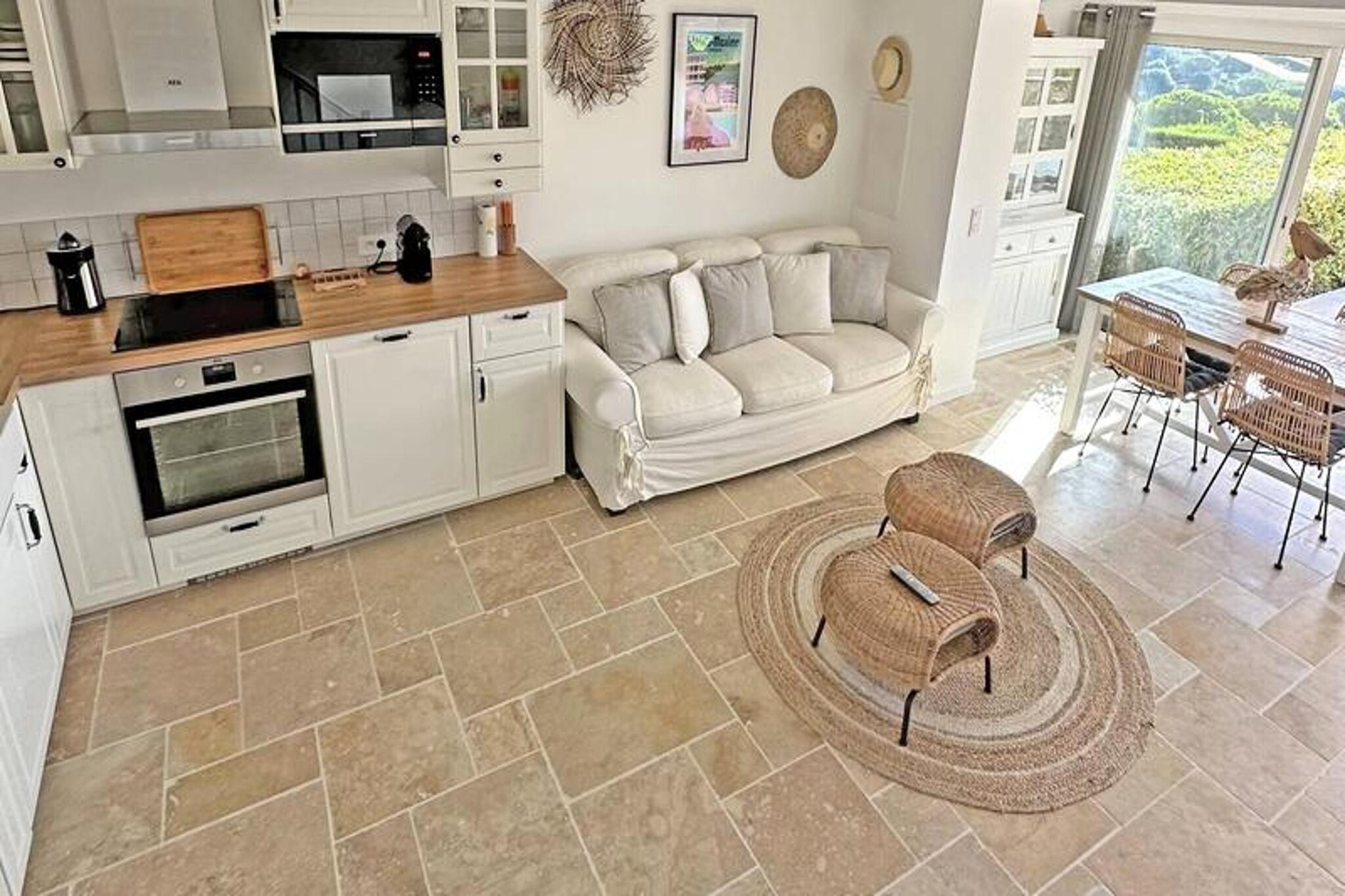 Living room(TV), Kitchen(coffee machine, oven, microwave, dishwasher, fridge, freezer, dishes and cutlery), bedroom(single bed, single bed), bedroom(double bed), bathroom(shower, washbasin), Parking, Garden, washing machine, heating, air conditioning, terrace, garden furniture, swimming pool(shared with other guests)
