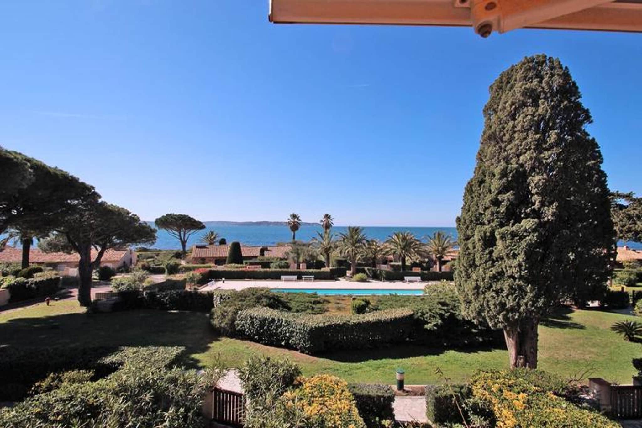 Résidence El Cantarello-Gardens in summer