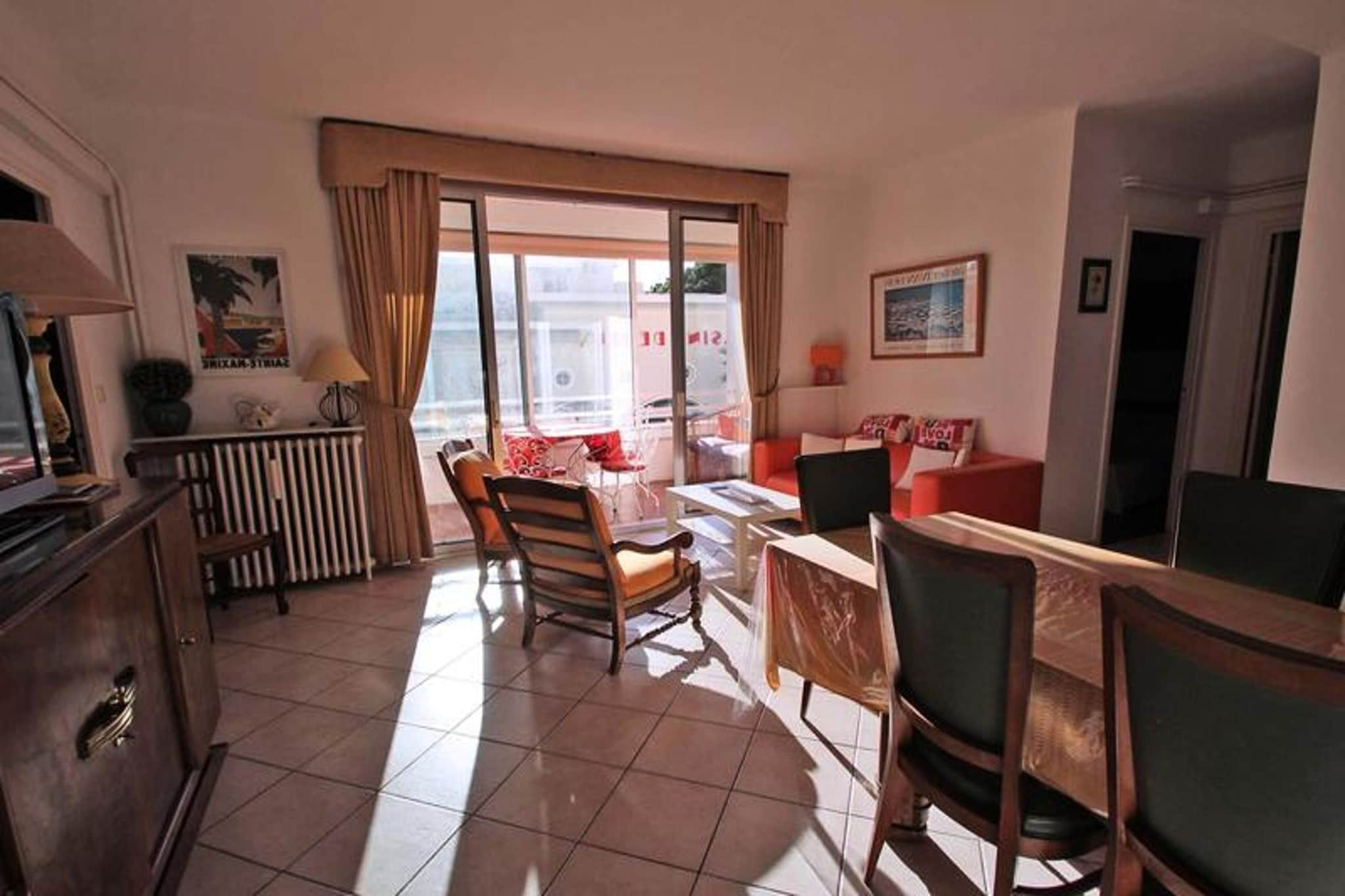 4 Rooms for 7 People