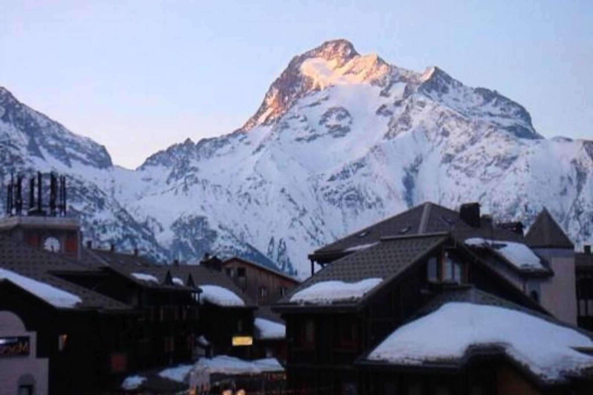 Apartment in Les 2 Alpes near Chairlift