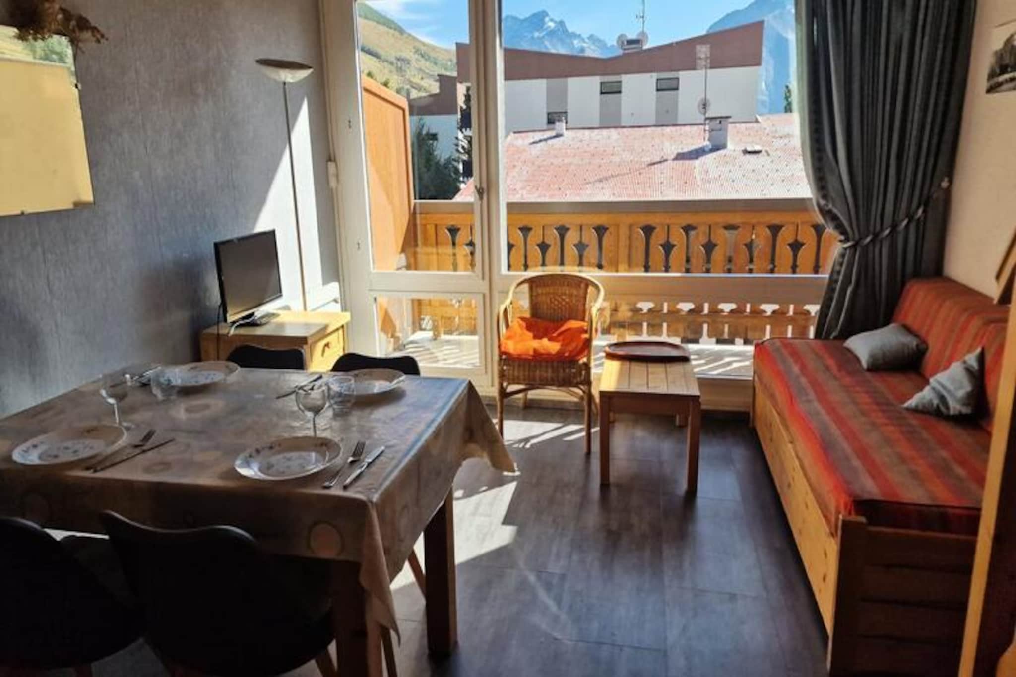 2 Rooms for 6 People
