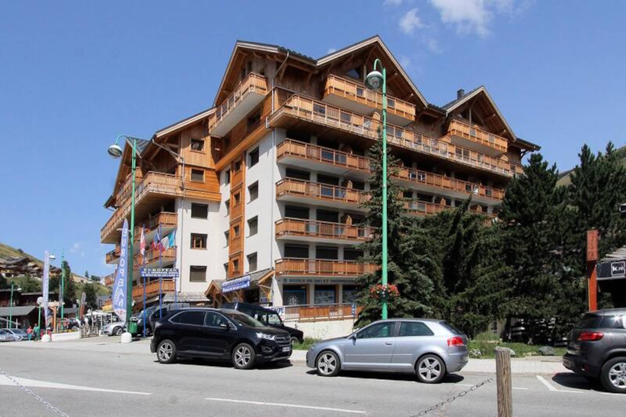 4 Rooms for 8 People