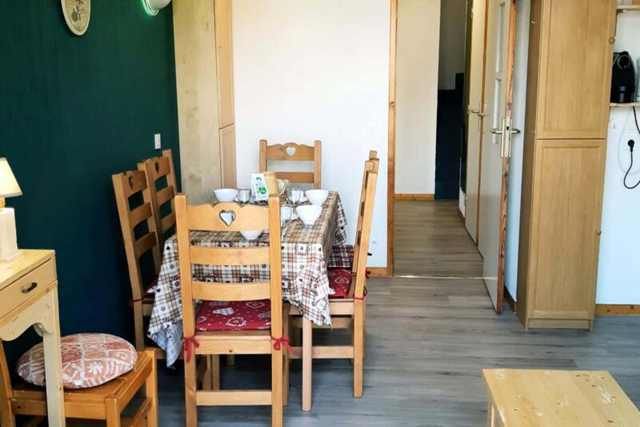 3 Rooms for 8 People