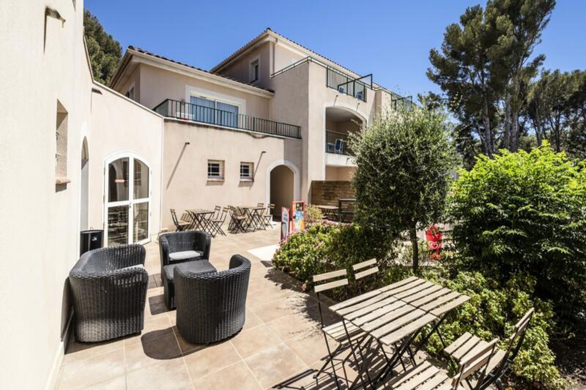 Inviting apartment near beach